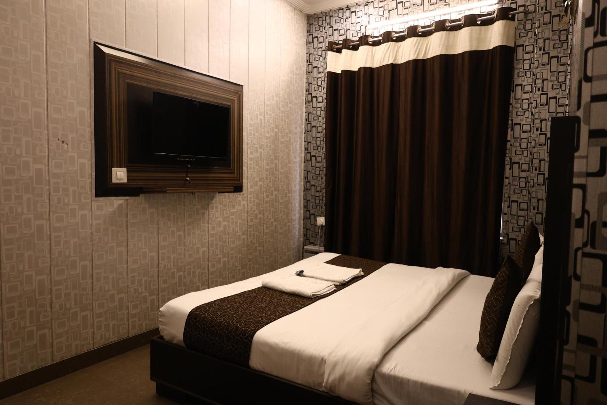 Hotel Pardesi,har Ki Pauri Road
