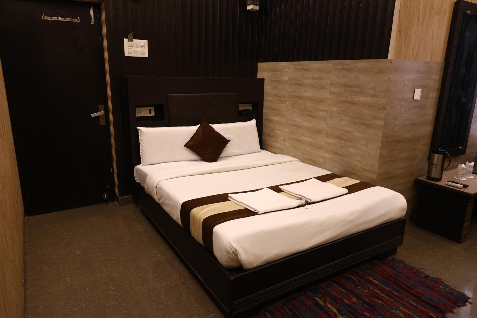 Hotel Pardesi,har Ki Pauri Road Haridwar