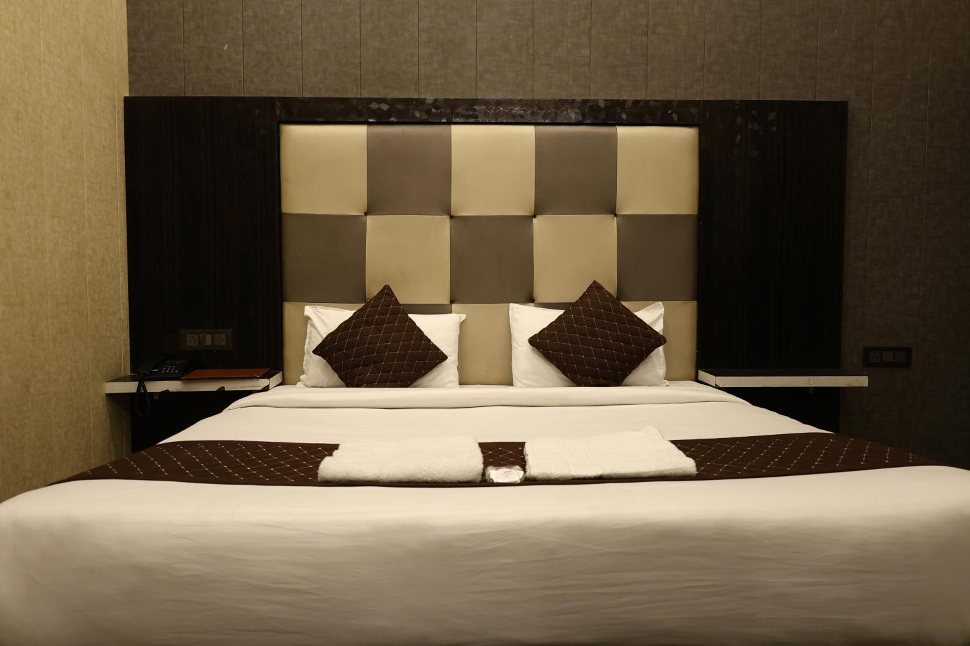 Pardesi,har Ki Pauri Road Hotel