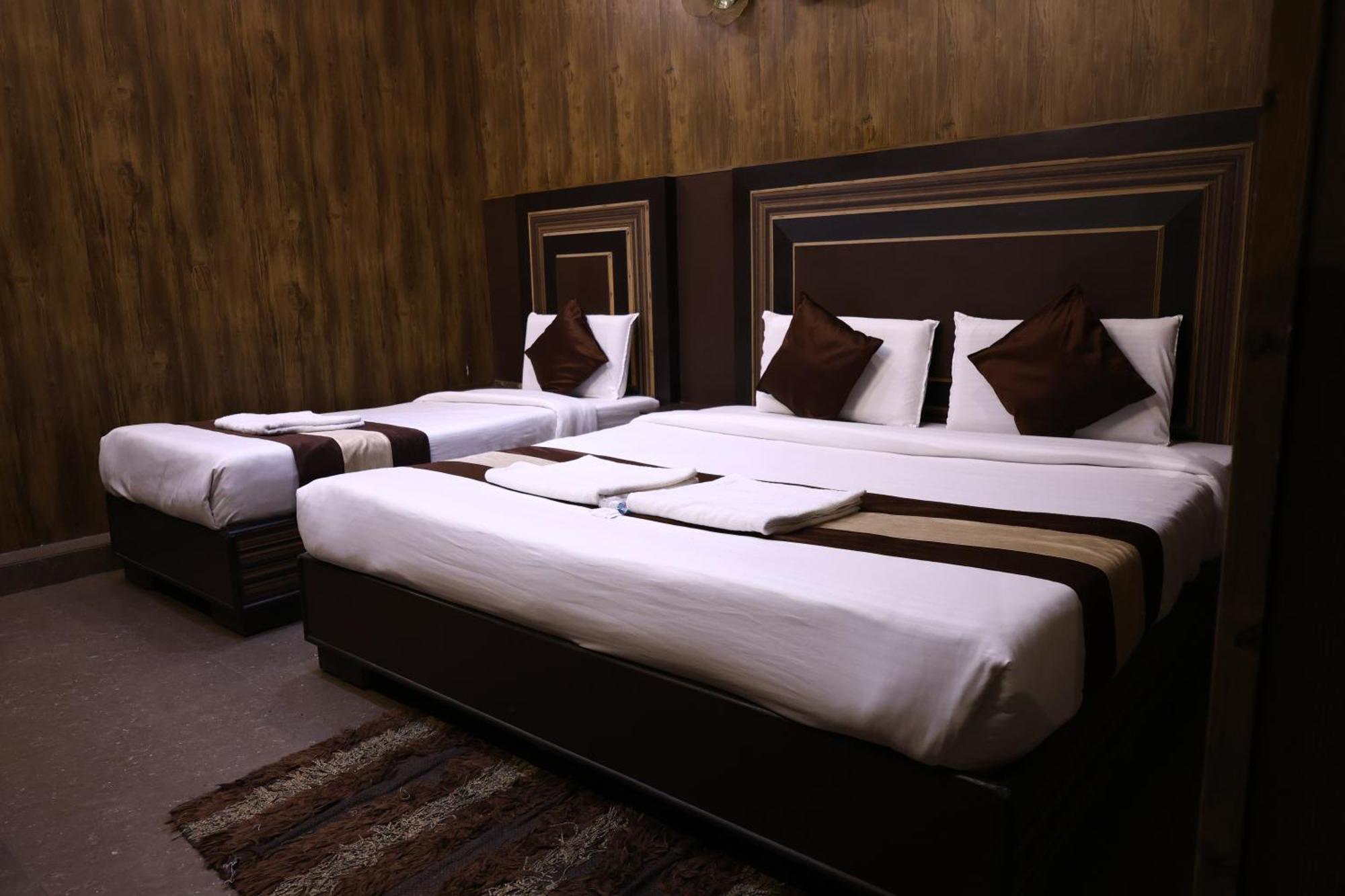 Hotel Pardesi,har Ki Pauri Road 2*