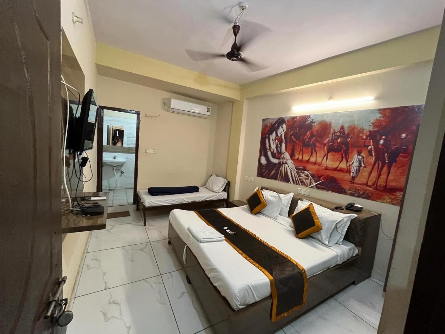 Hotel Blizz Stayz - Trishul Express *