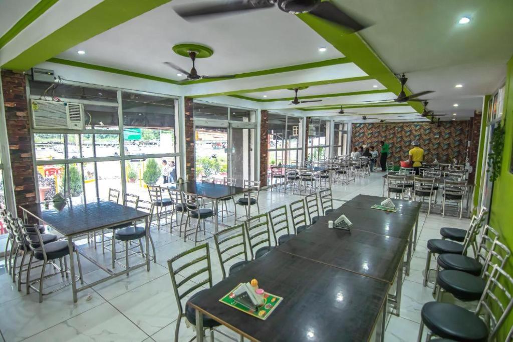 Hotel Blizz Stayz - Trishul Express *