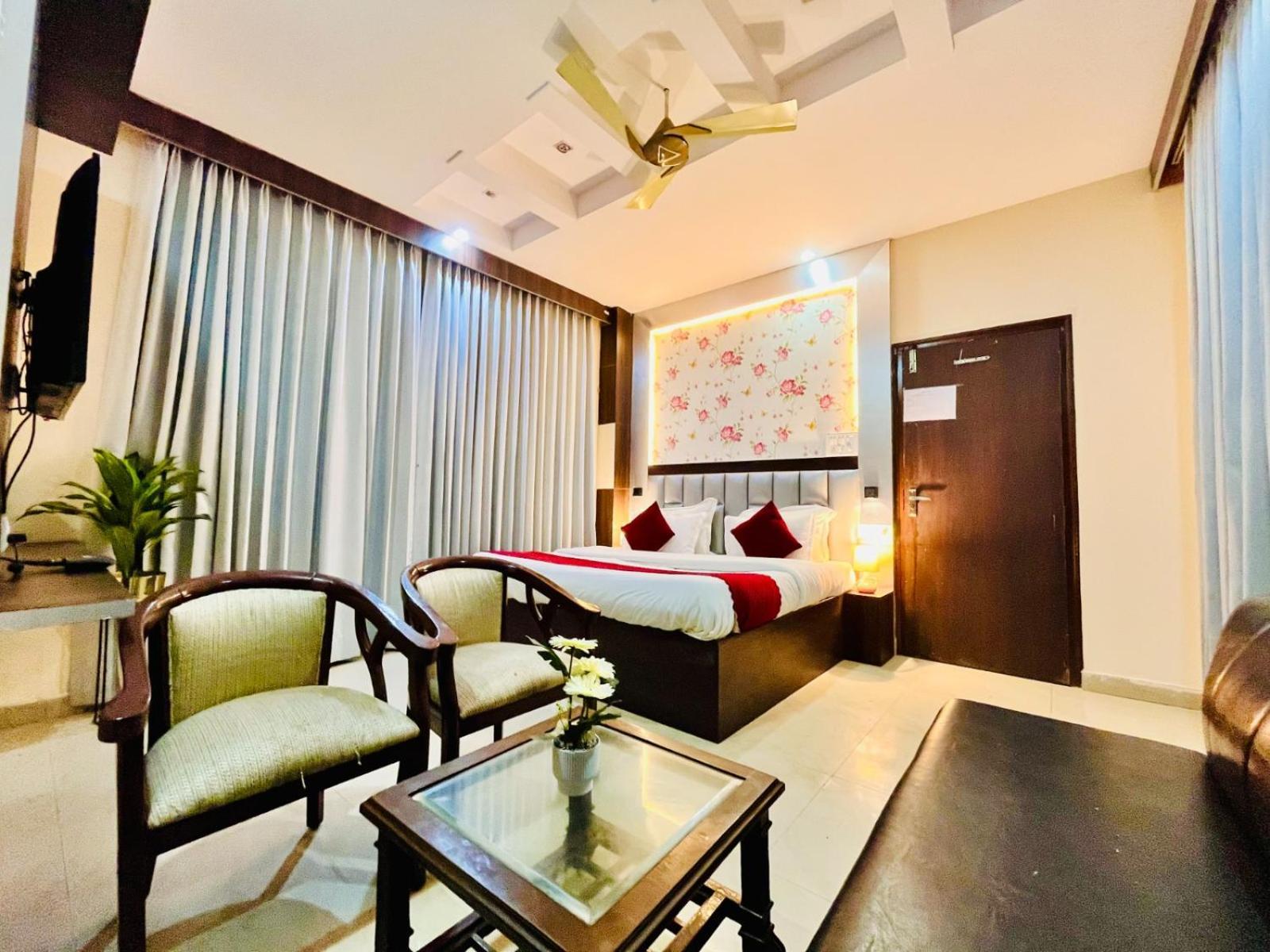 The Rama #luxury Ac #prime Location #parking #top Rated #most Awarded #property Of The Year Hotel Haridwar