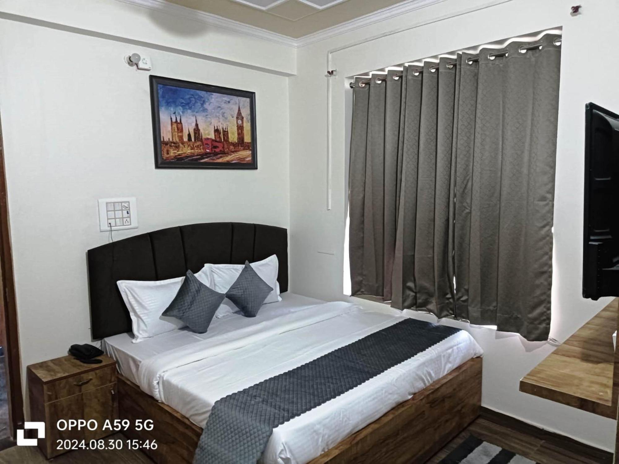 Shrigo Pushpa Residency Hotel