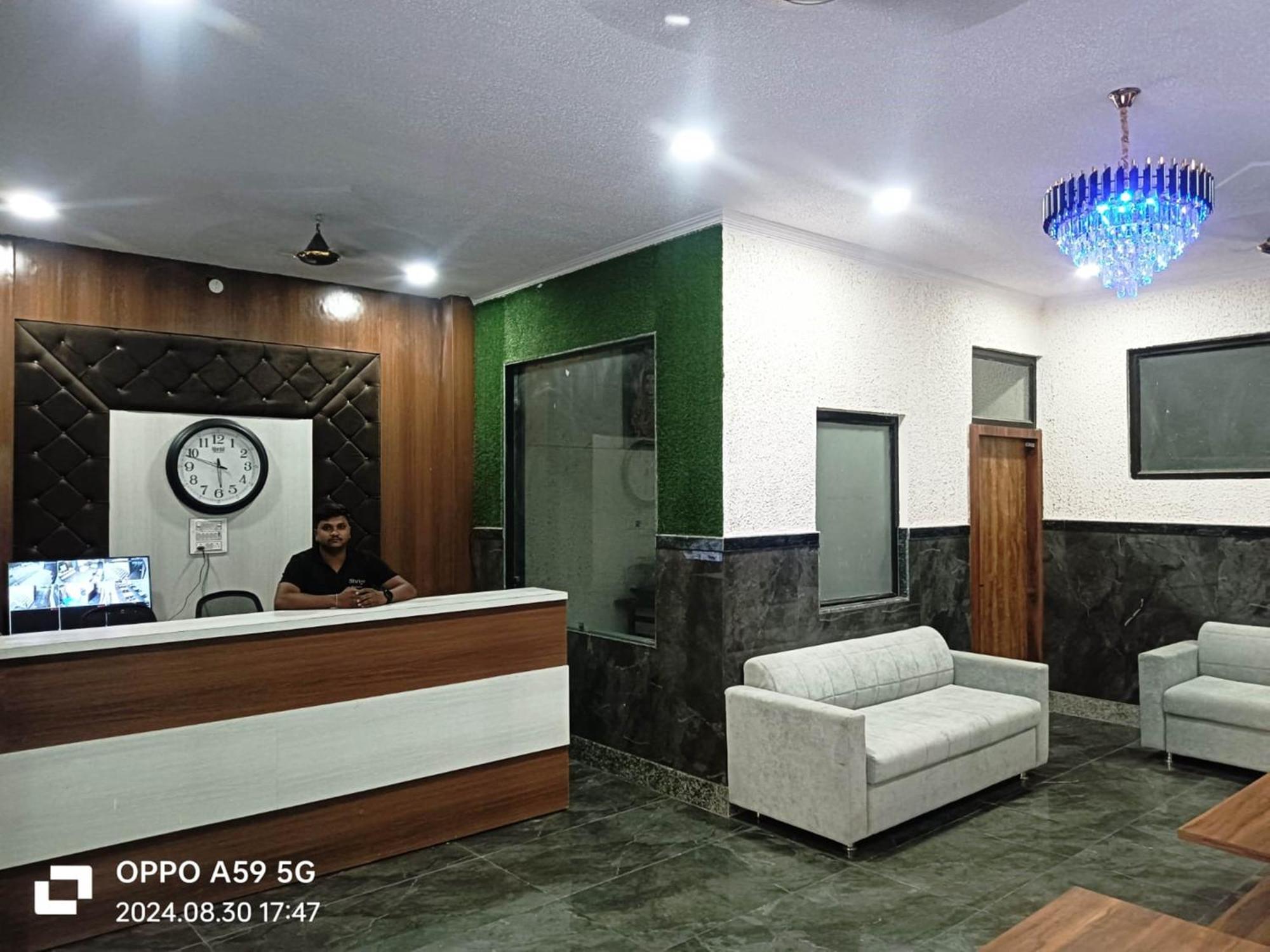 Shrigo Pushpa Residency Hotel *