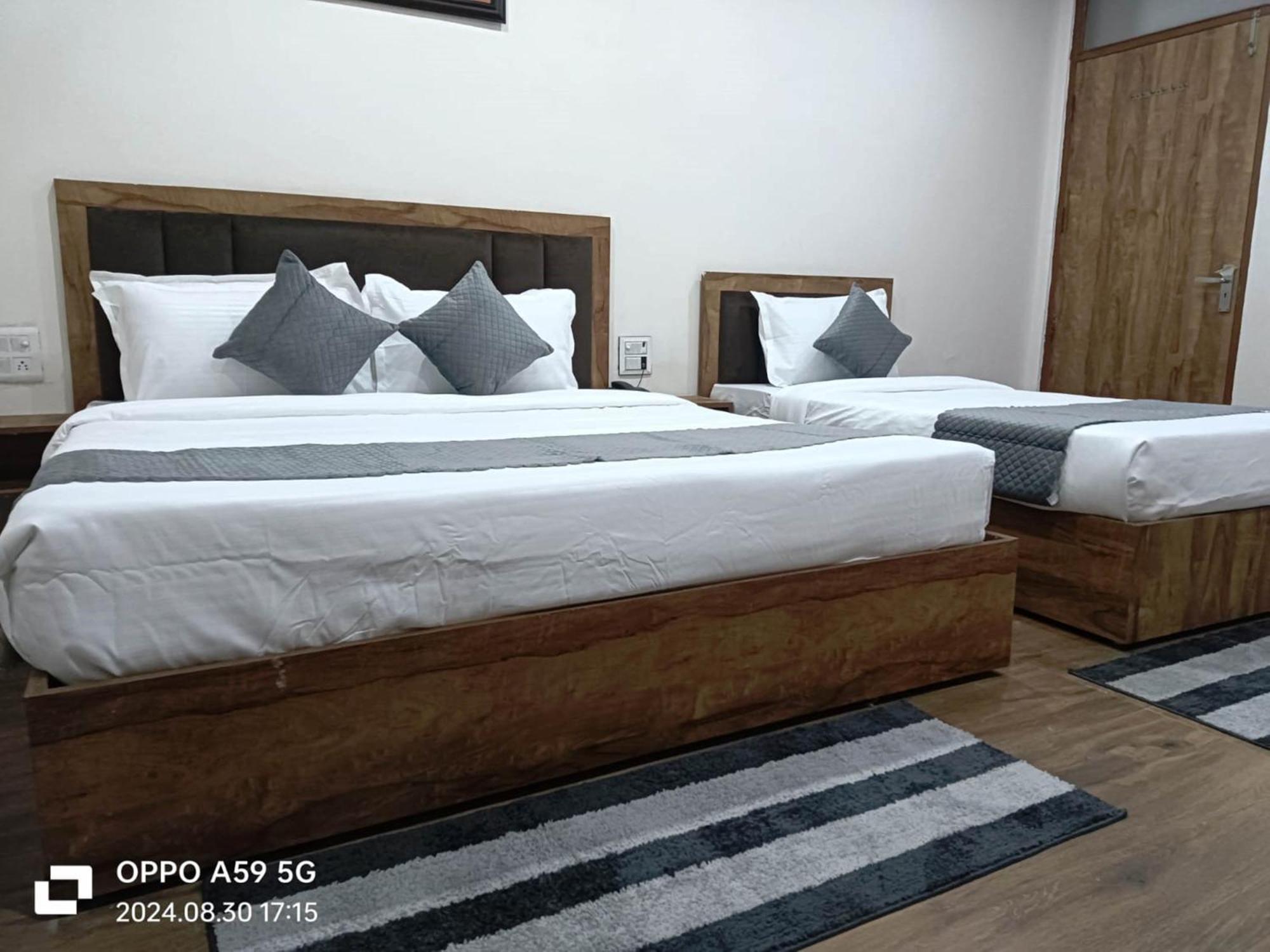 Shrigo Pushpa Residency Hotel *