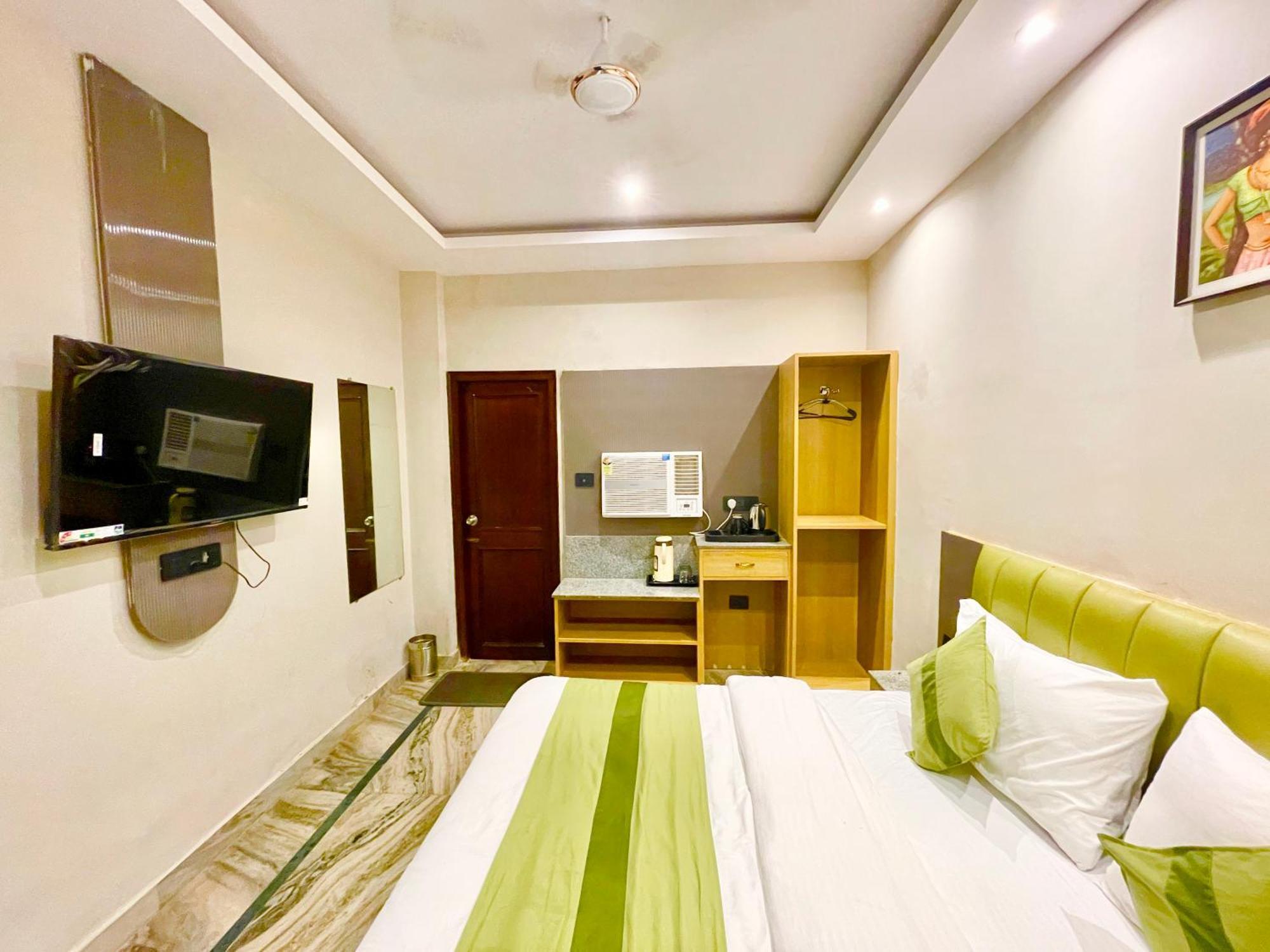 Hotel King Plaza ! होटल किंग प्लाजा, ஹோட்டல் கிங் பிளாசா, హోటల్ కింగ్ ప్లాజా Fully-air-conditioned-hotel, Lift-wifi-and-parking-availability Near Ganga Ghaat And Mansa Devi Temple 4*