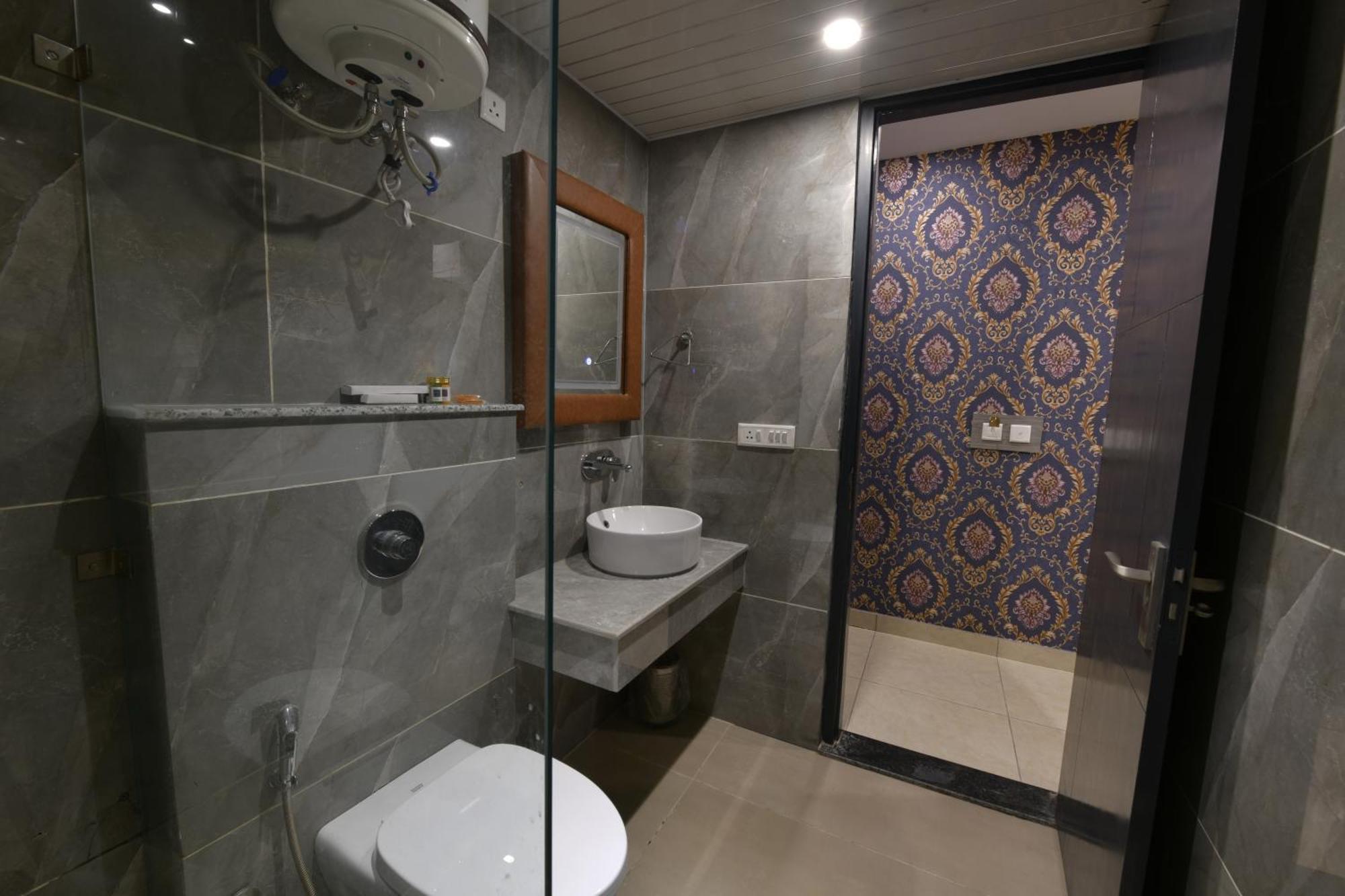 Adhiraja Palace Hotel Haridwar