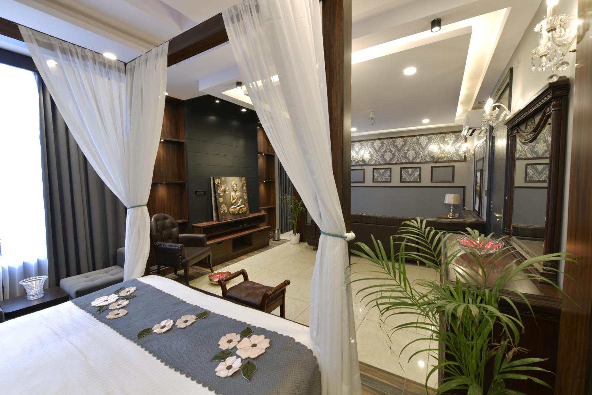 Adhiraja Palace Hotel 3*