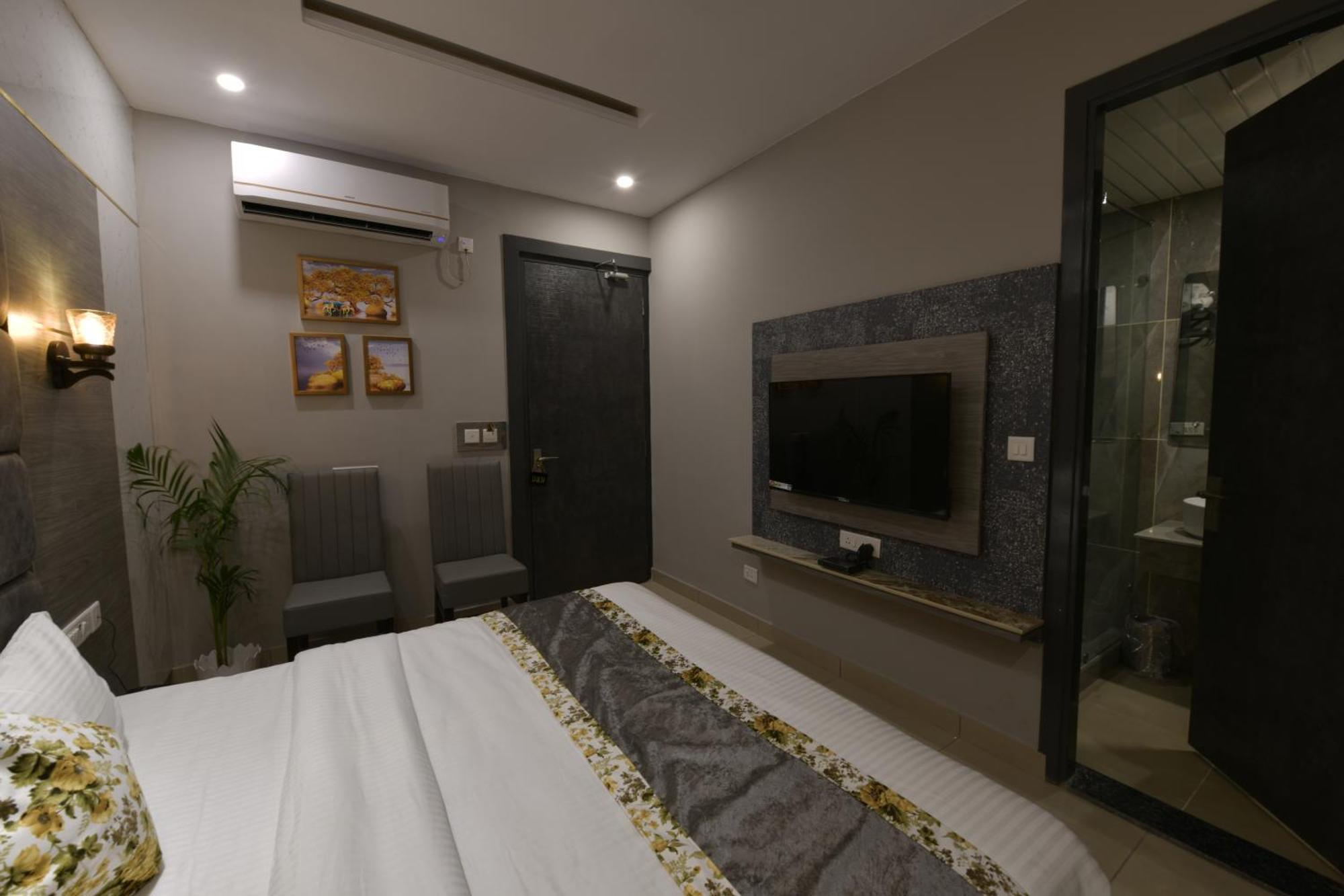Adhiraja Palace Hotel 3*