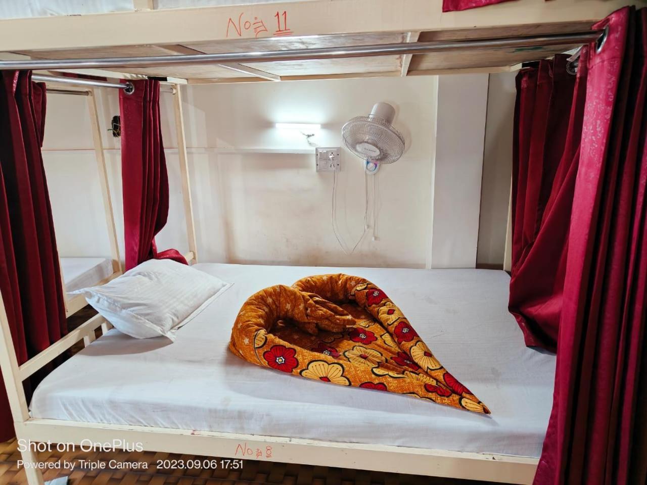 Hotel Family - Raj Near Railway Station