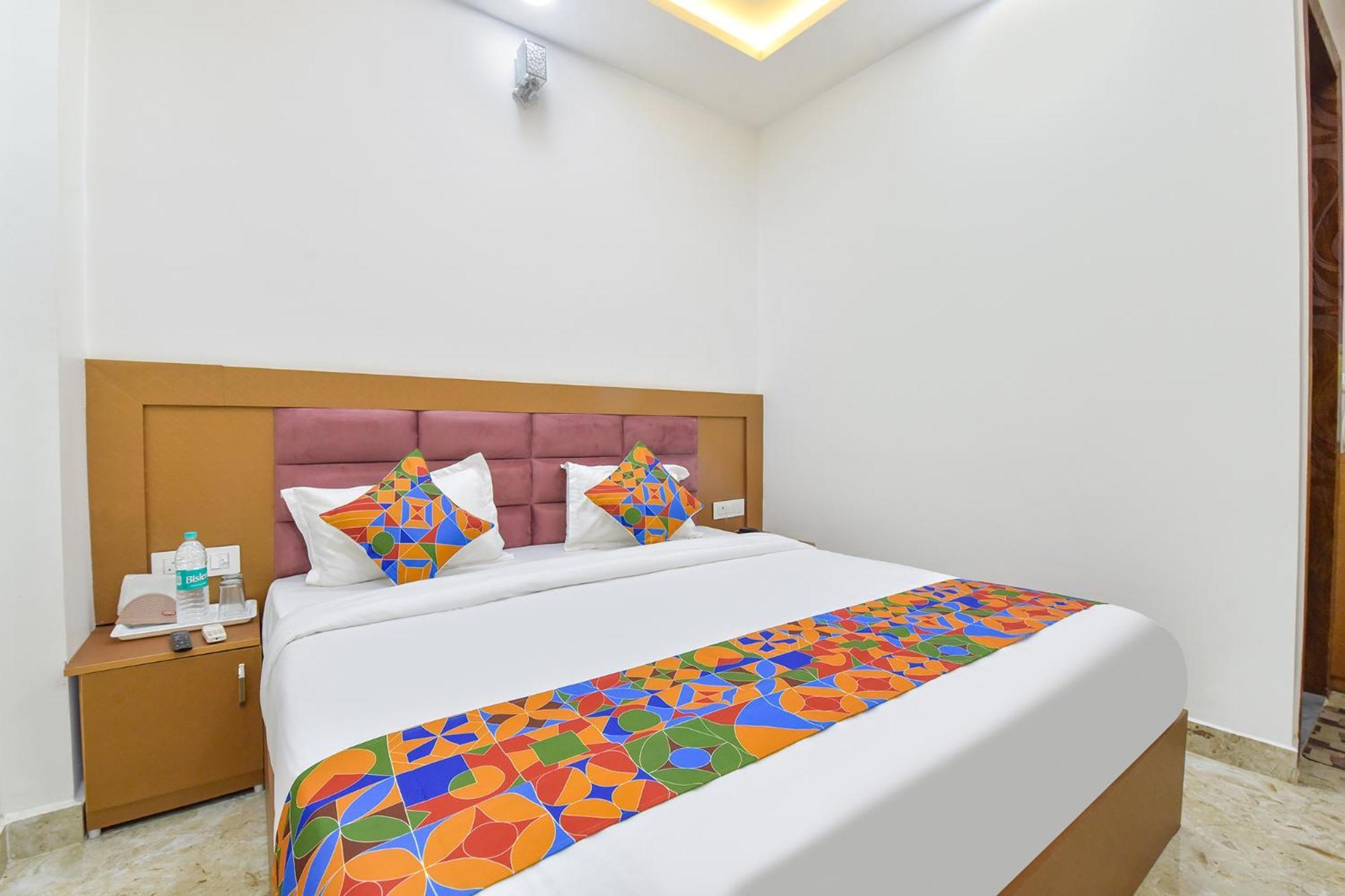 Hotel Fabhotel Hari Residency