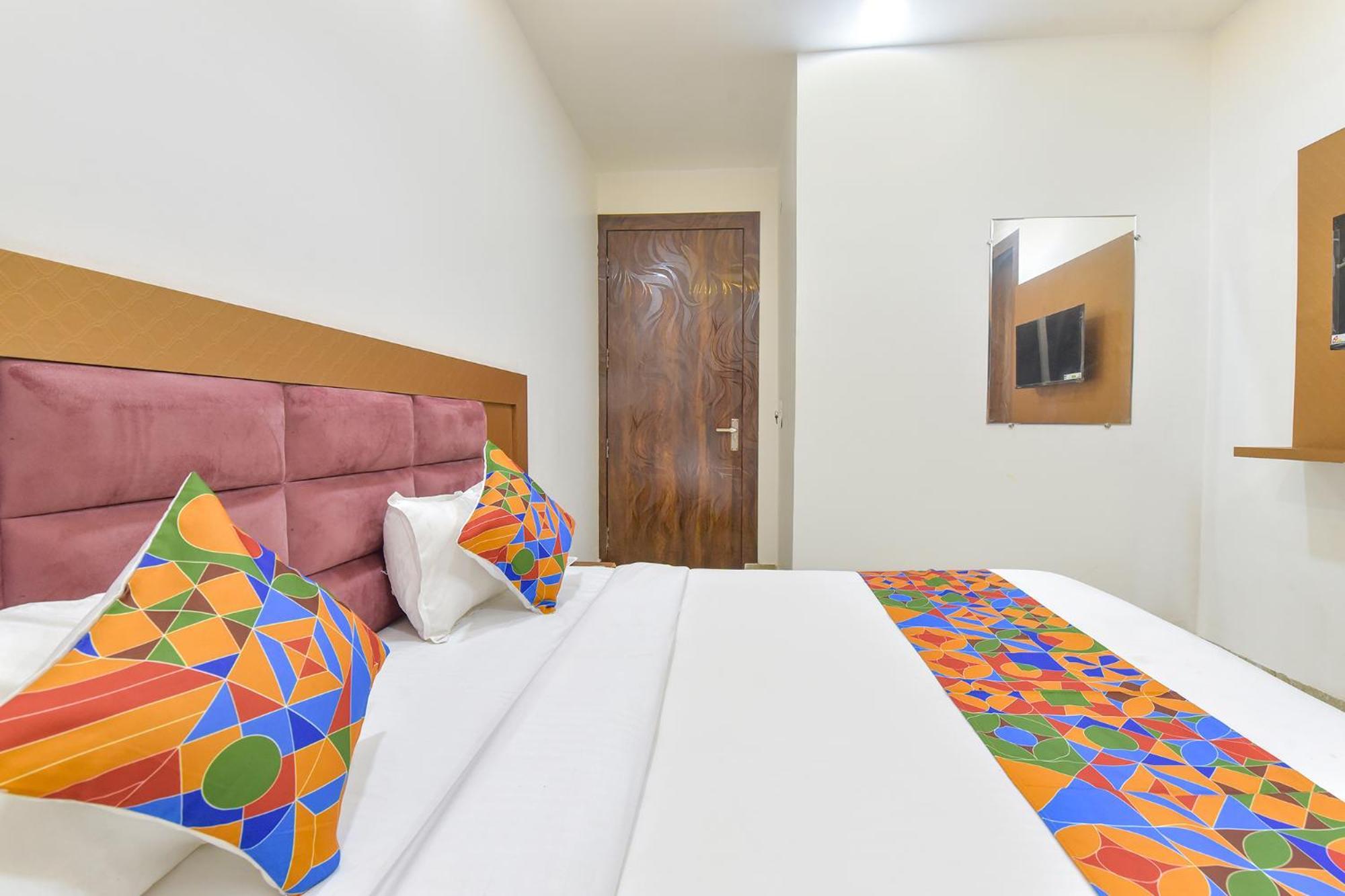 Hotel Fabhotel Hari Residency