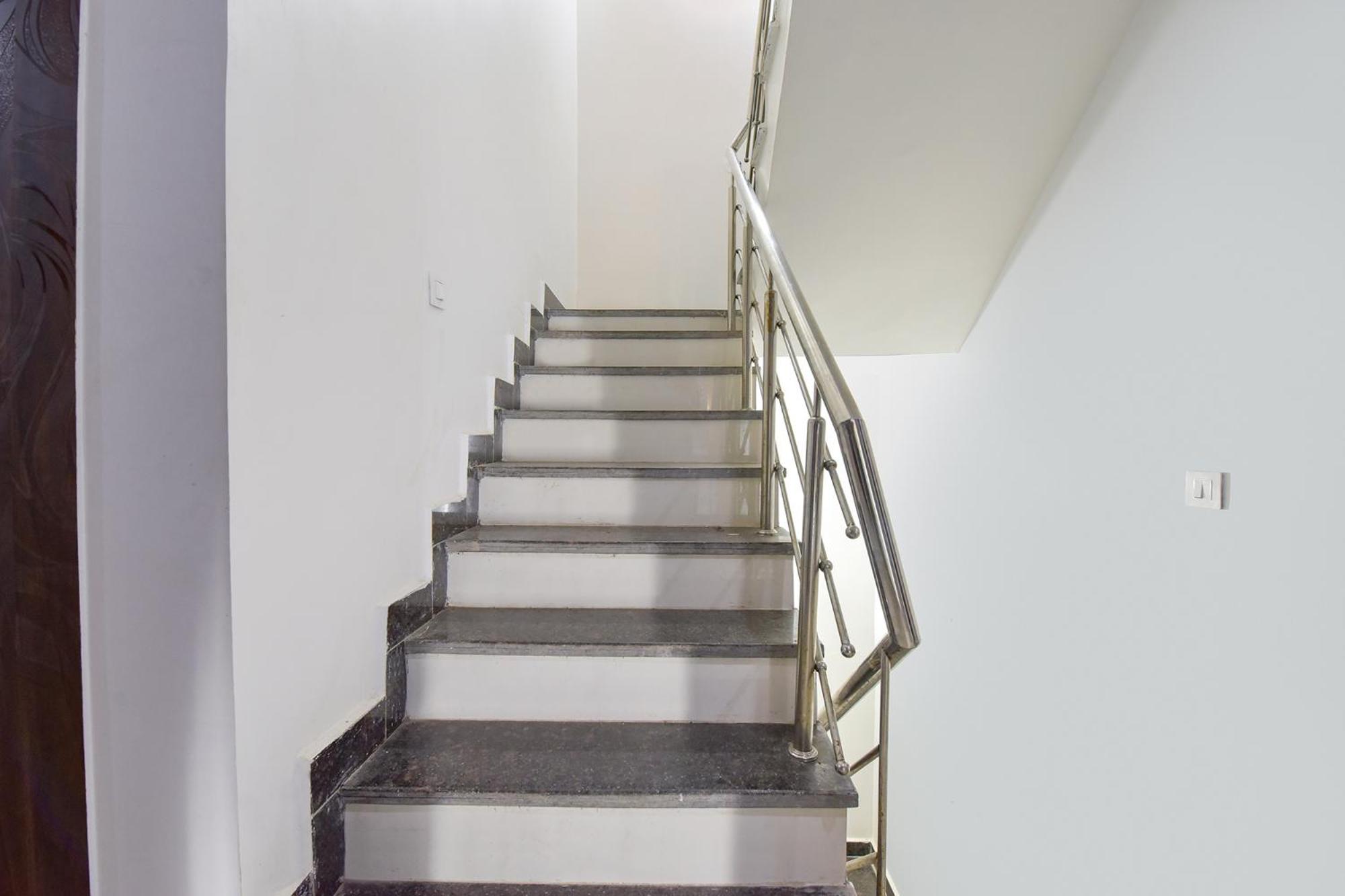 Fabhotel Hari Residency Hotel