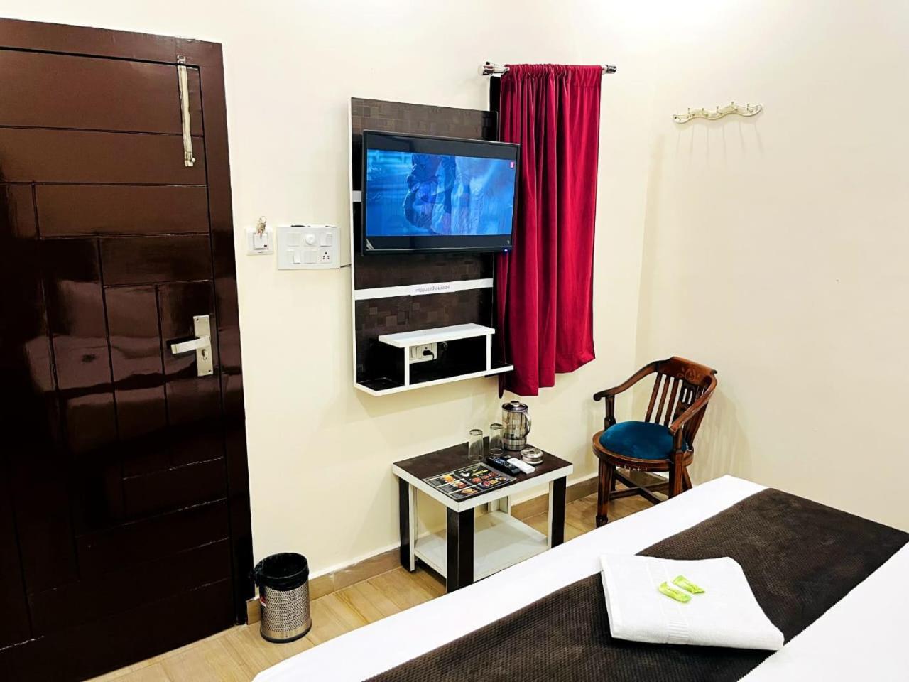 Hotel Raj *