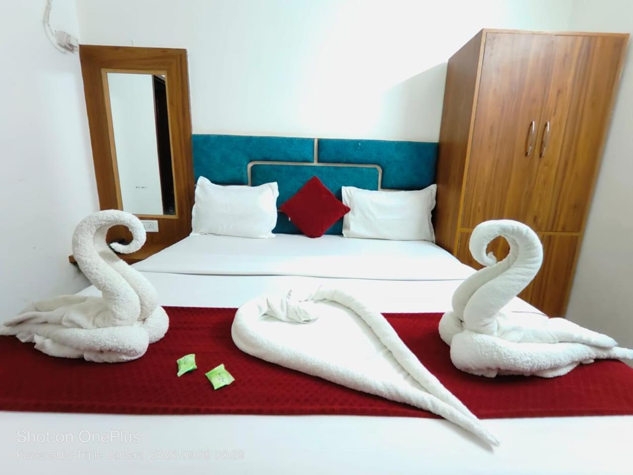 Hotel Raj - Family Stayz