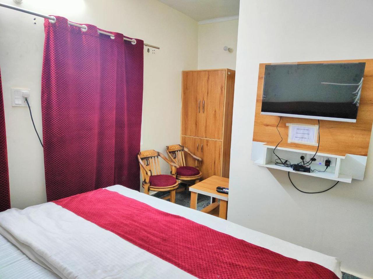 Hotel Raj - Family Stayz *