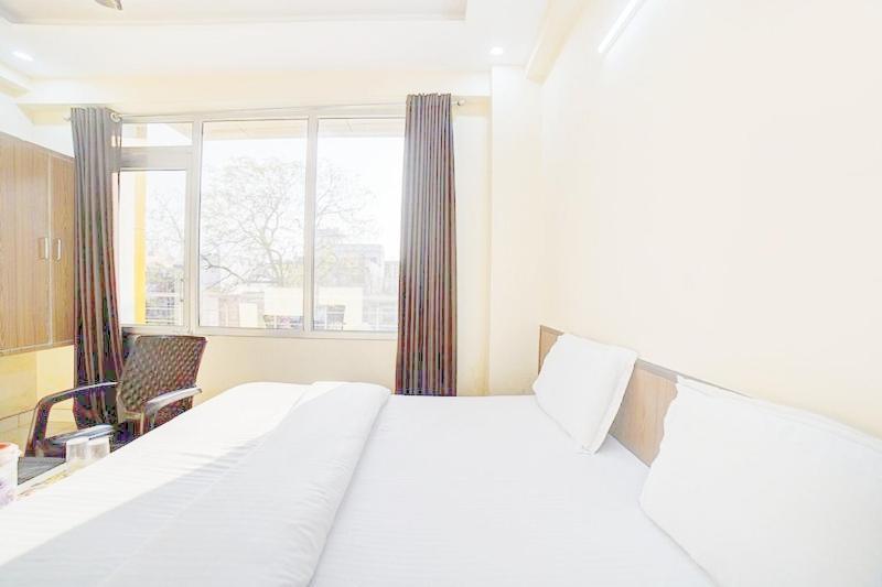 Madhav Hotel