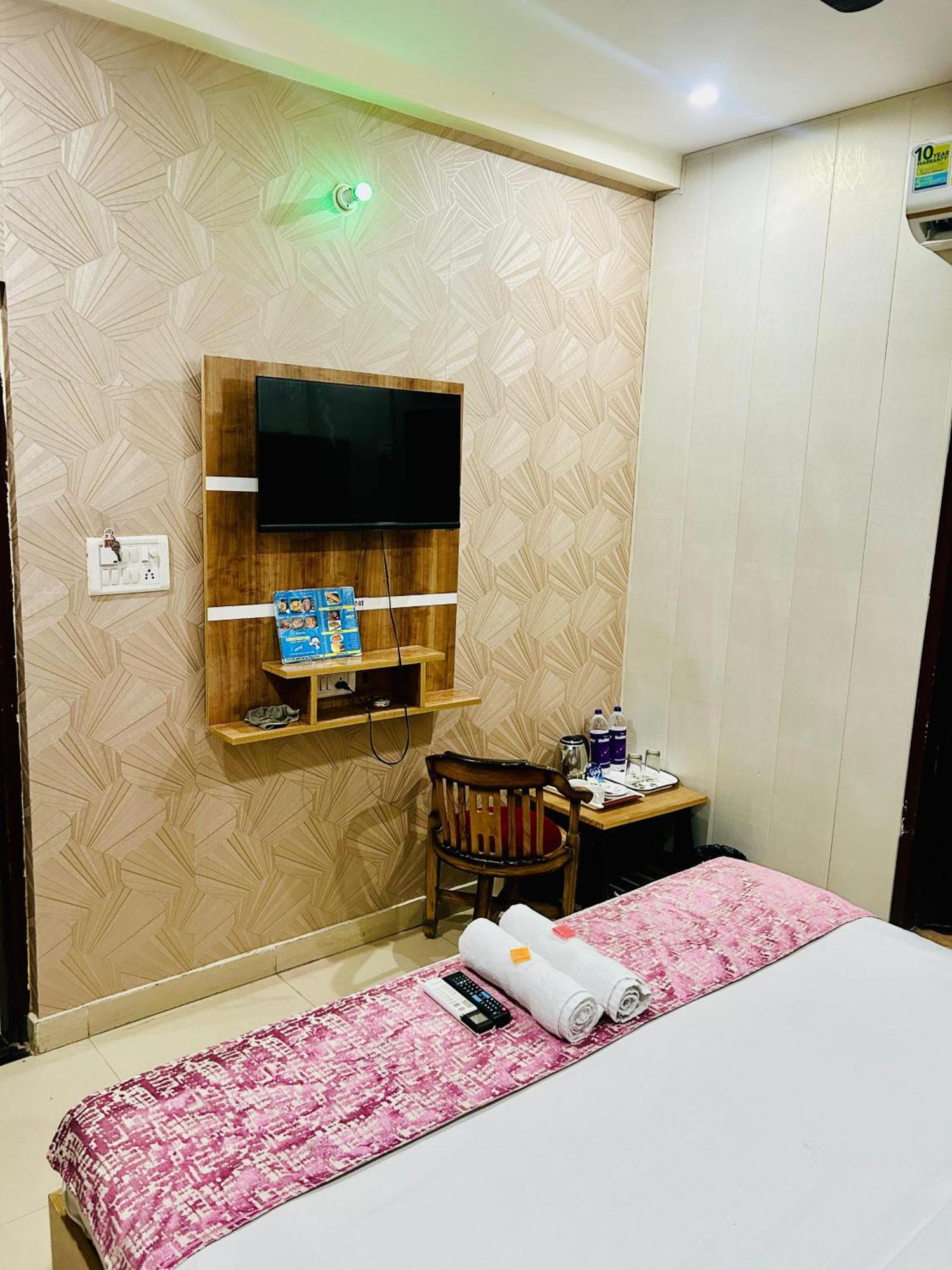 Hotel Raj - Family Stayz Haridwar