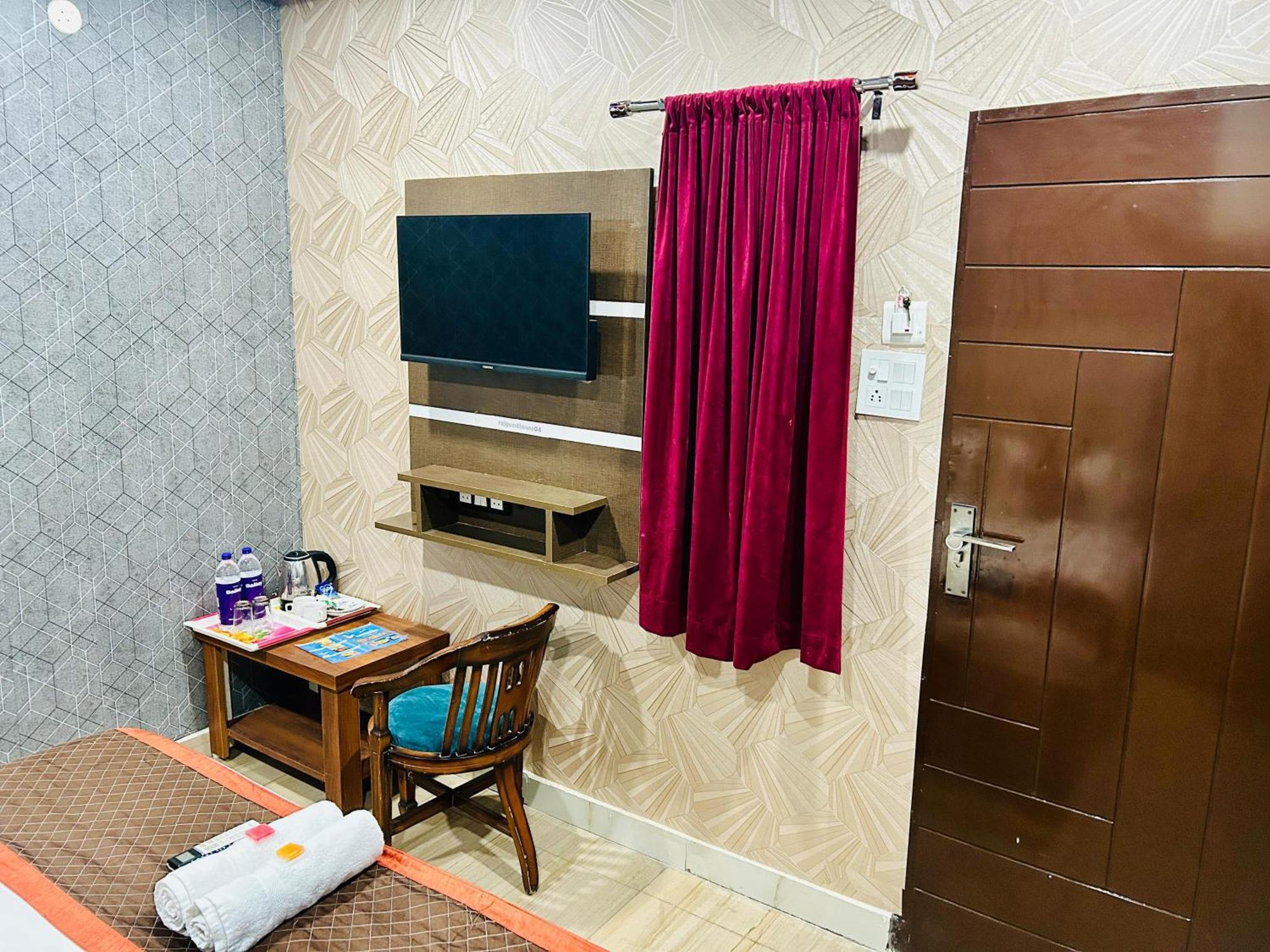 Raj - Family Stayz Hotel Haridwar