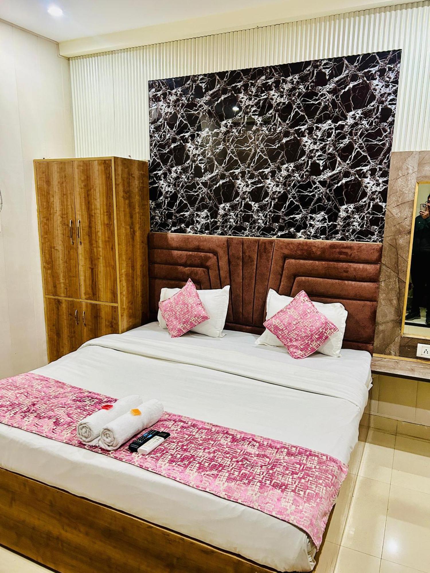 Raj - Family Stayz * Haridwar