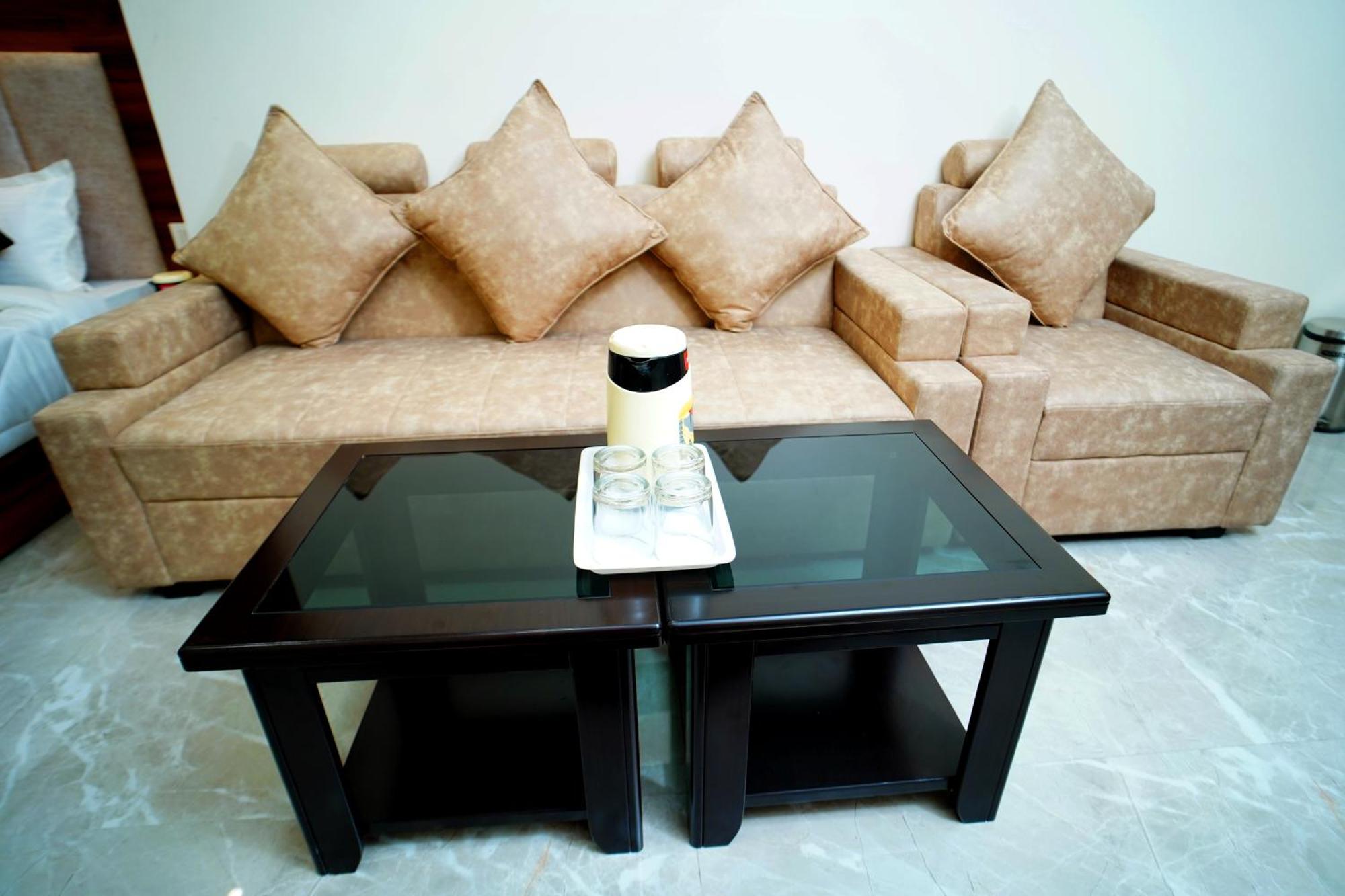 Arsh Rfesidency Hotel *