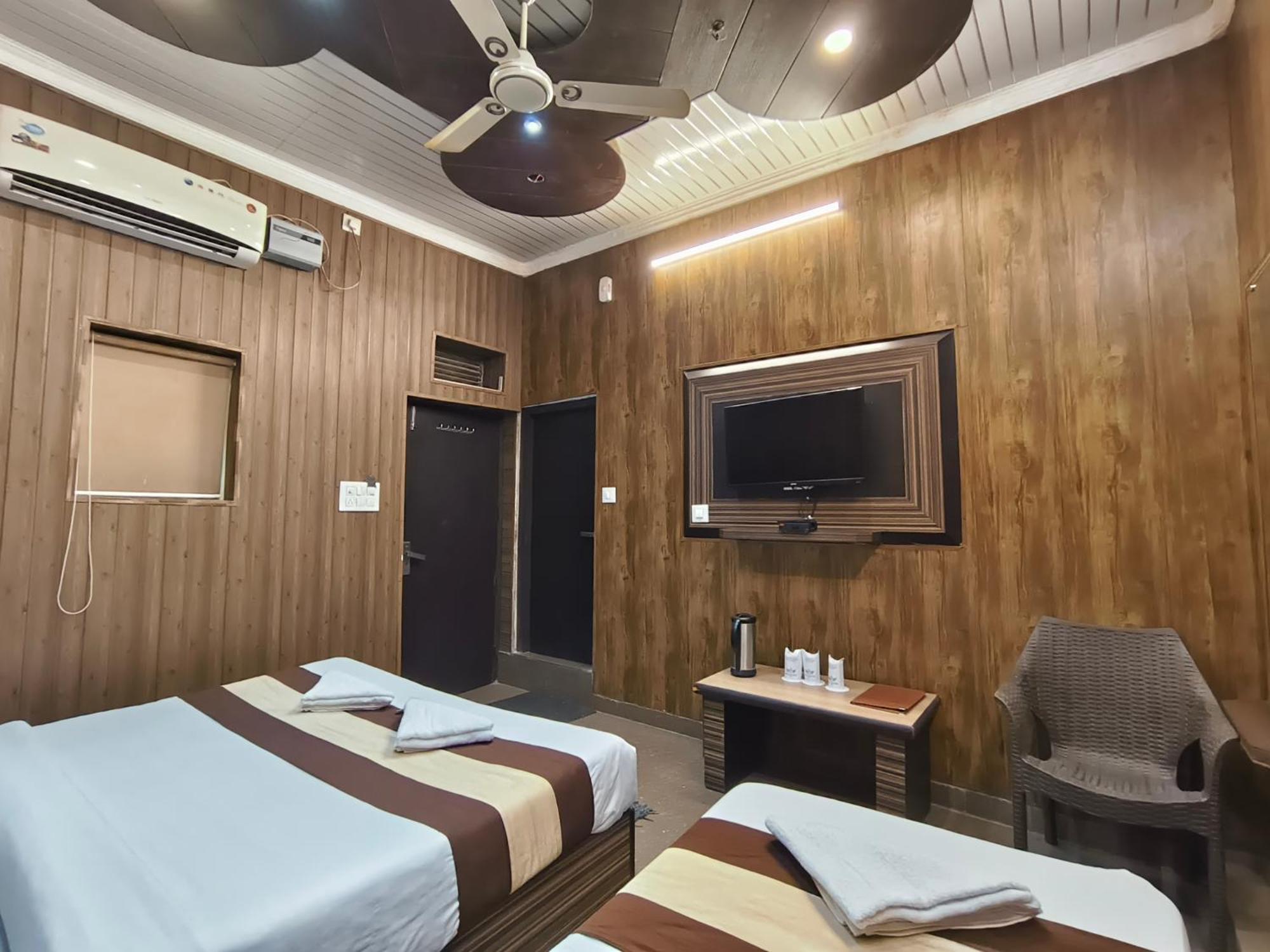 Hotel Pardesi,har Ki Pauri Road Haridwar