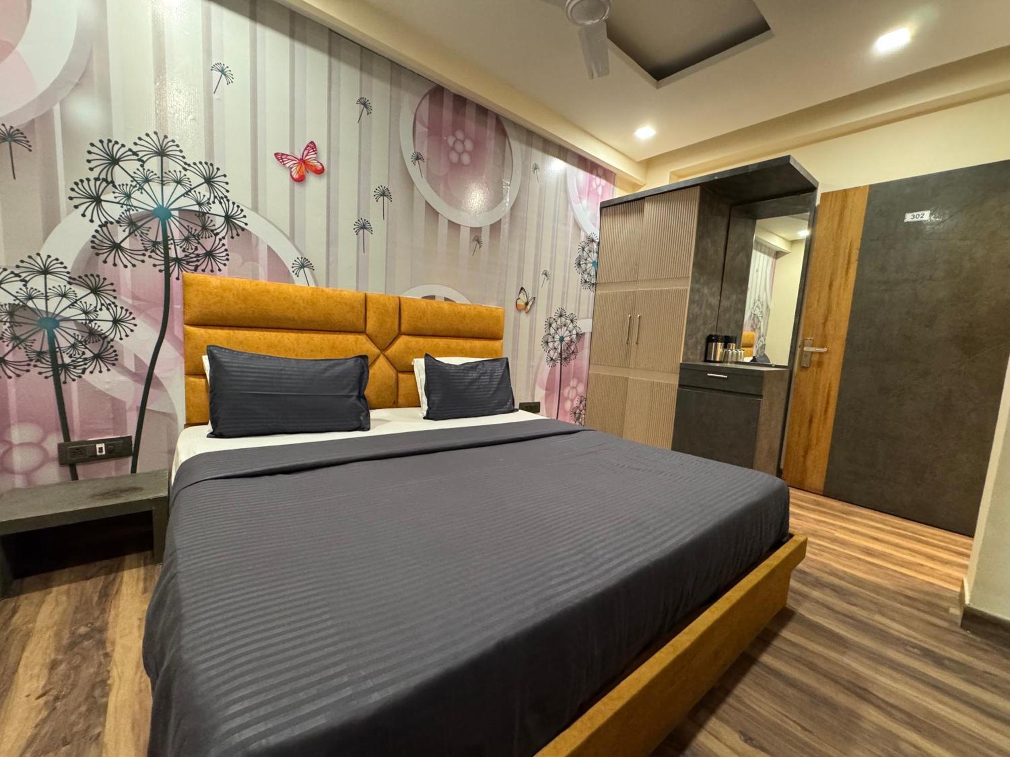 Hotel Sanskriti T And M