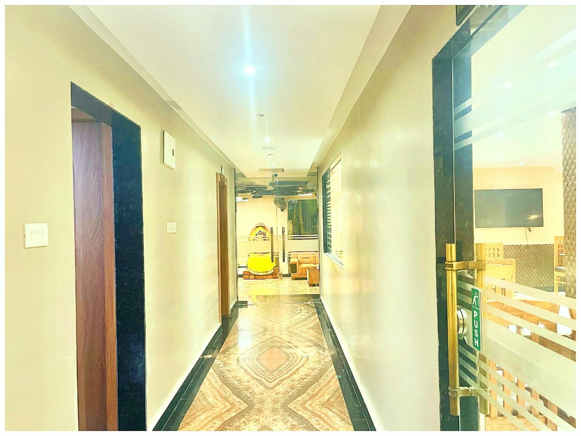 Hotel A Premium - G - P - Near Har Ki Pauri - Moksh Dham - Hygiene & Spacious - Restaurant And Jangle Safari - In 3*
