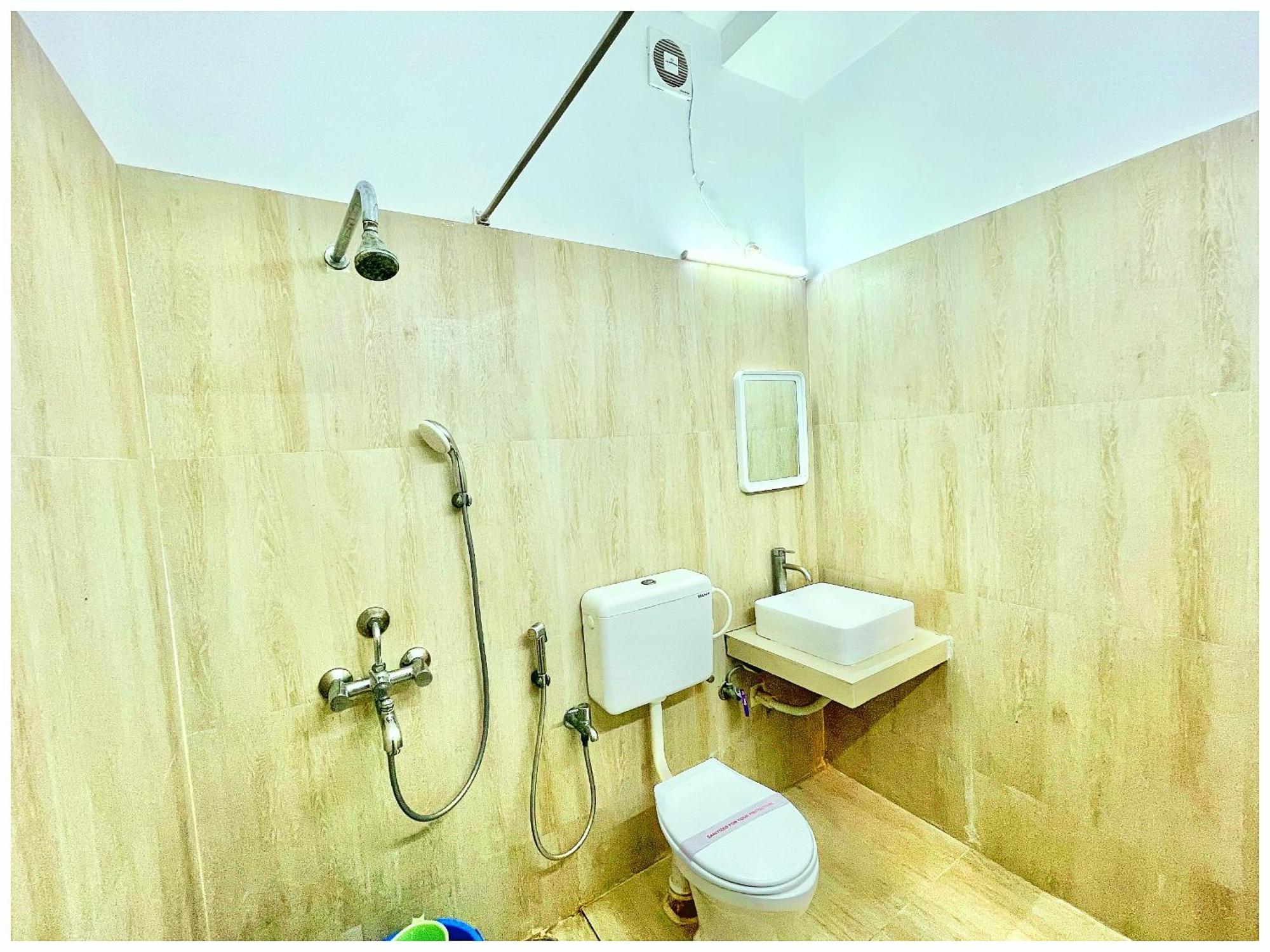A Premium - G - P - Near Har Ki Pauri - Moksh Dham - Hygiene & Spacious - Restaurant And Jangle Safari - In