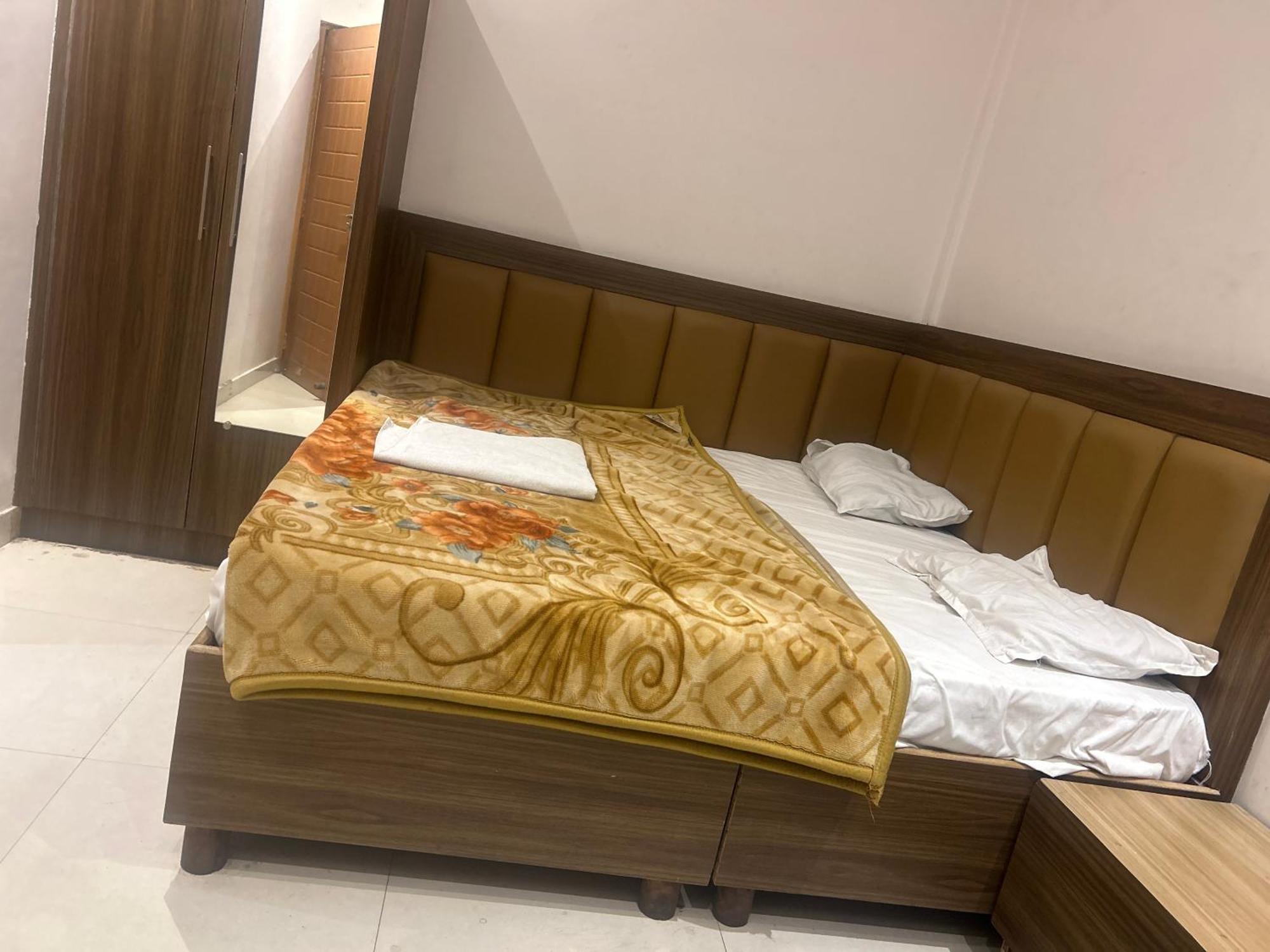 Park Ganga Hotel
