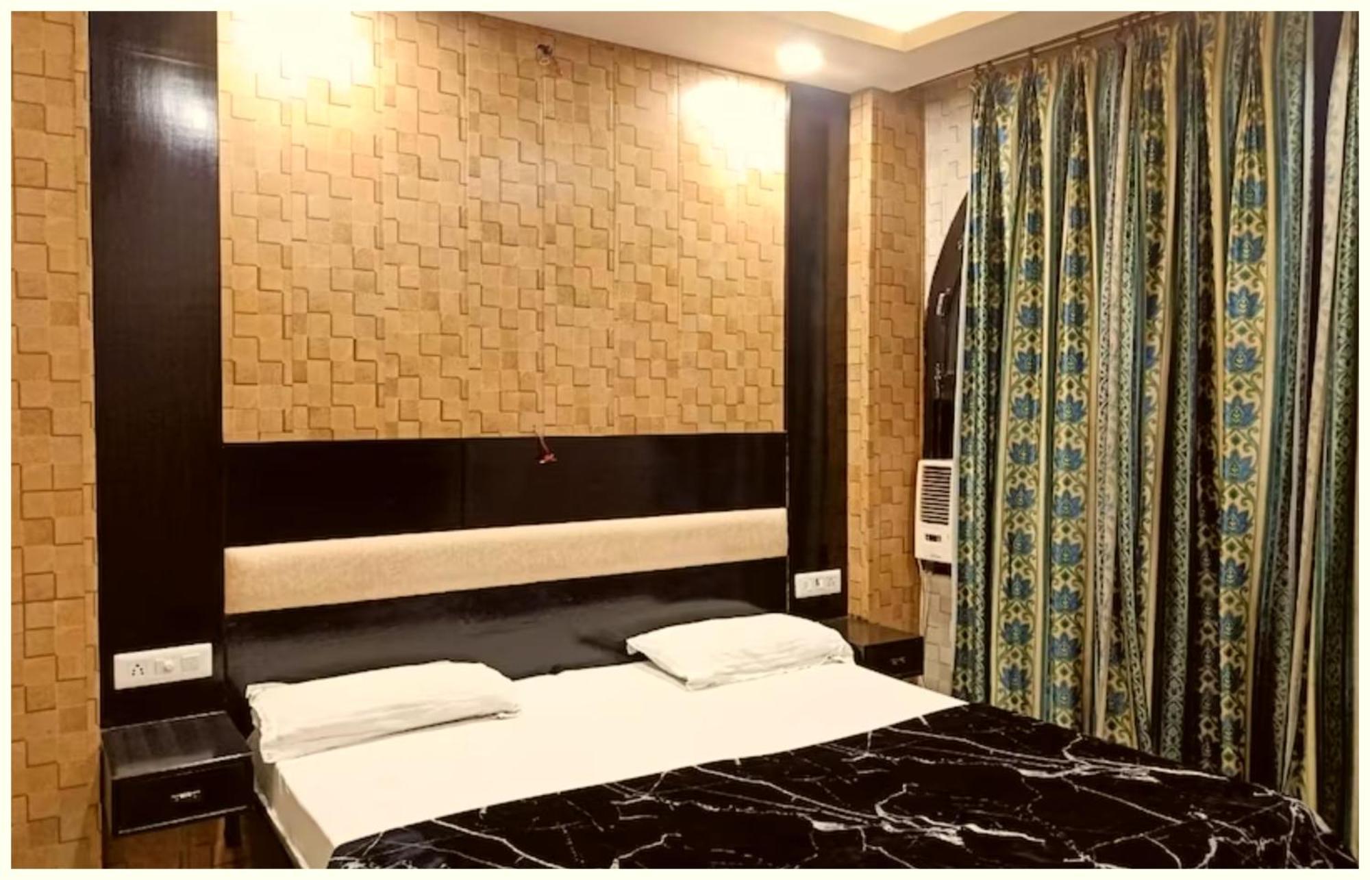 A Premium - G - P - Near Har Ki Pauri - Moksh Dham - Hygiene & Spacious - Restaurant And Jangle Safari - In Hotel