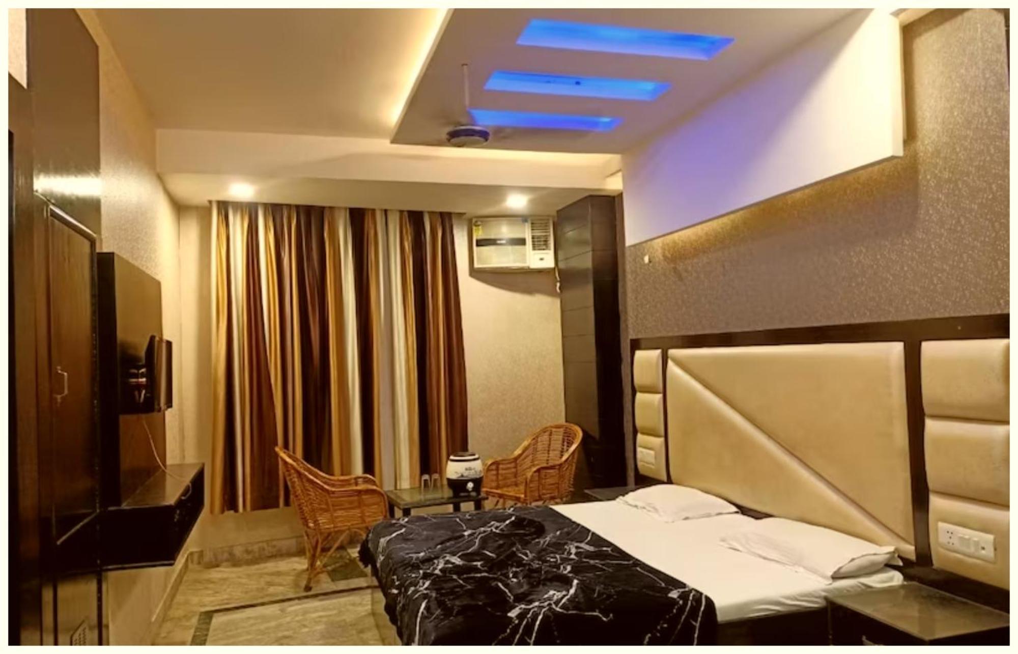 A Premium - G - P - Near Har Ki Pauri - Moksh Dham - Hygiene & Spacious - Restaurant And Jangle Safari - In 3* Haridwar