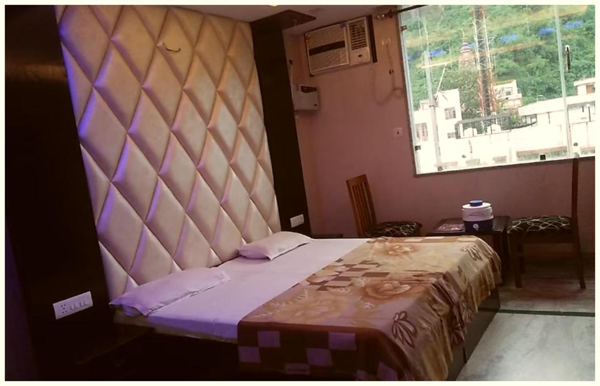 Hotel A Premium - G - P - Near Har Ki Pauri - Moksh Dham - Hygiene & Spacious - Restaurant And Jangle Safari - In 3*