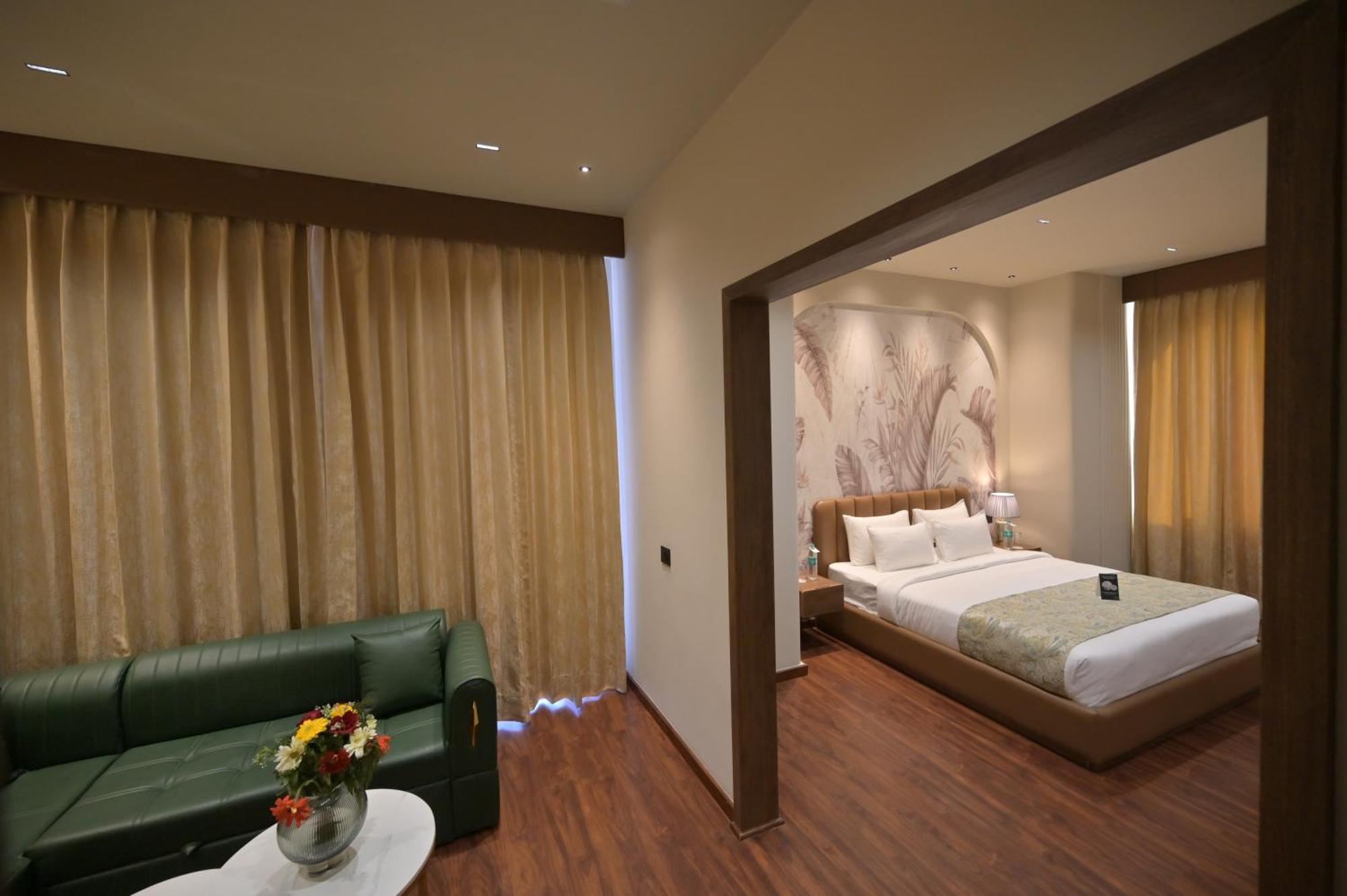 Clarks Safari Hotel 4*