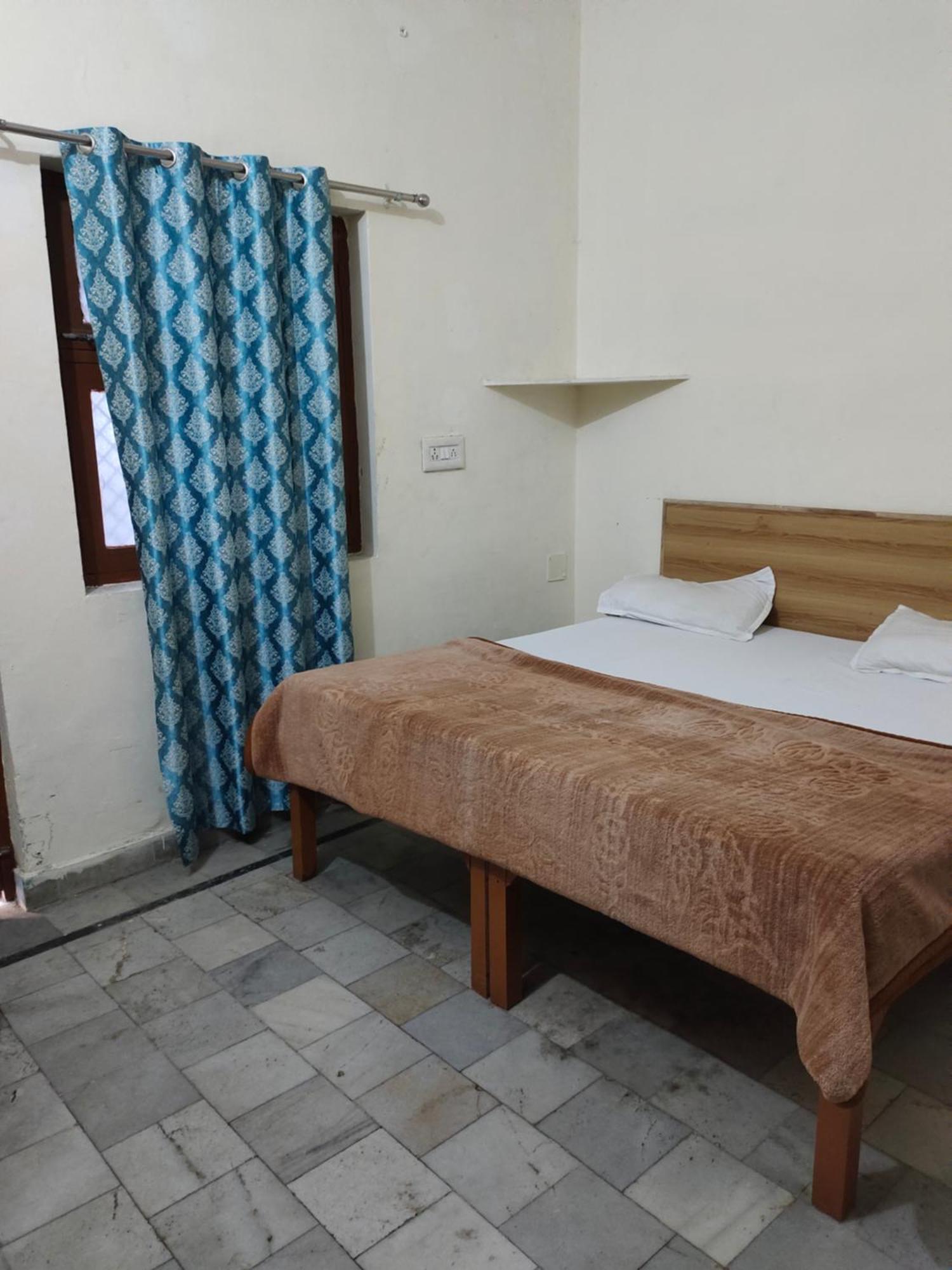 Guest house Saini