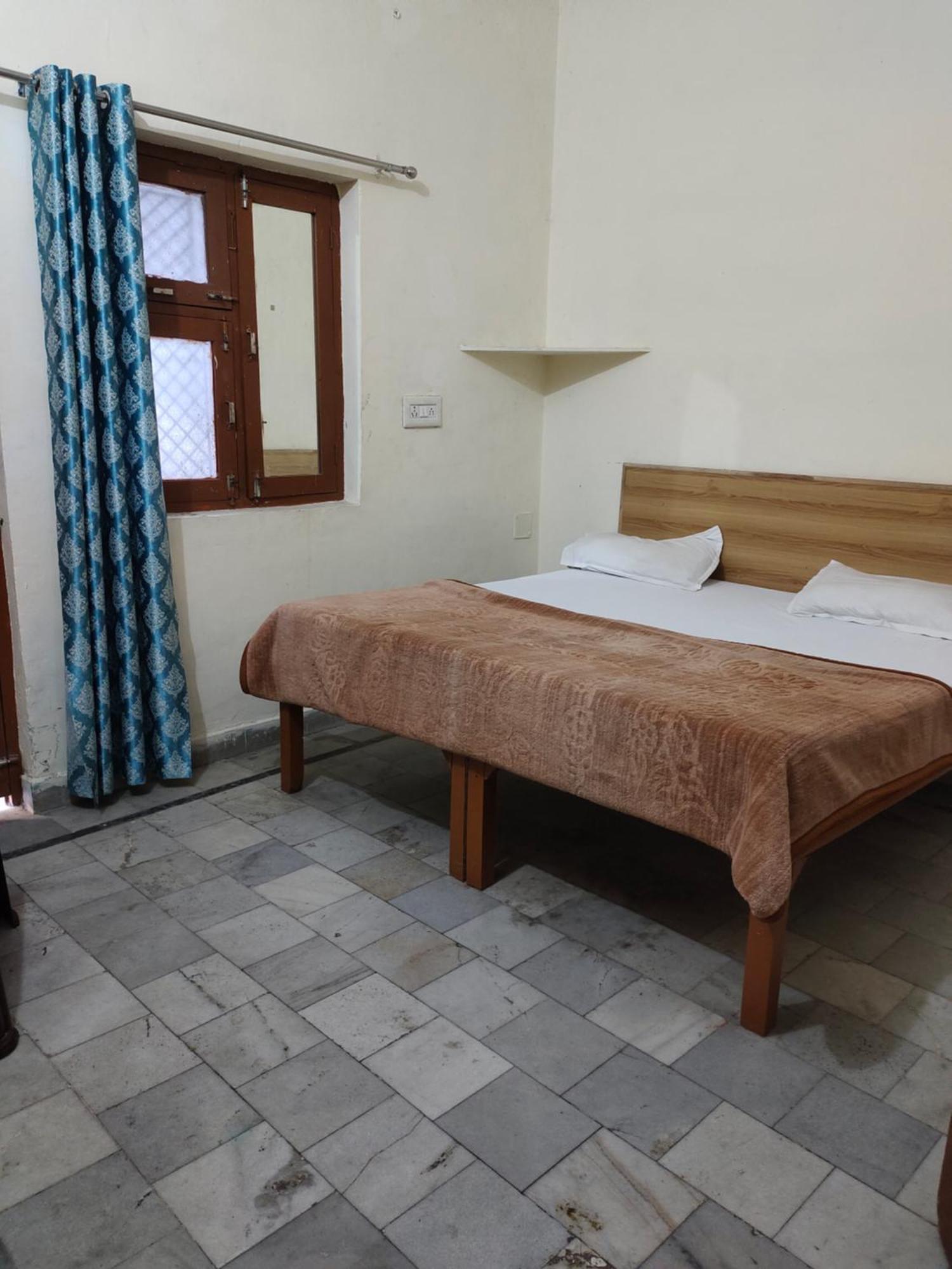 Saini Guest house