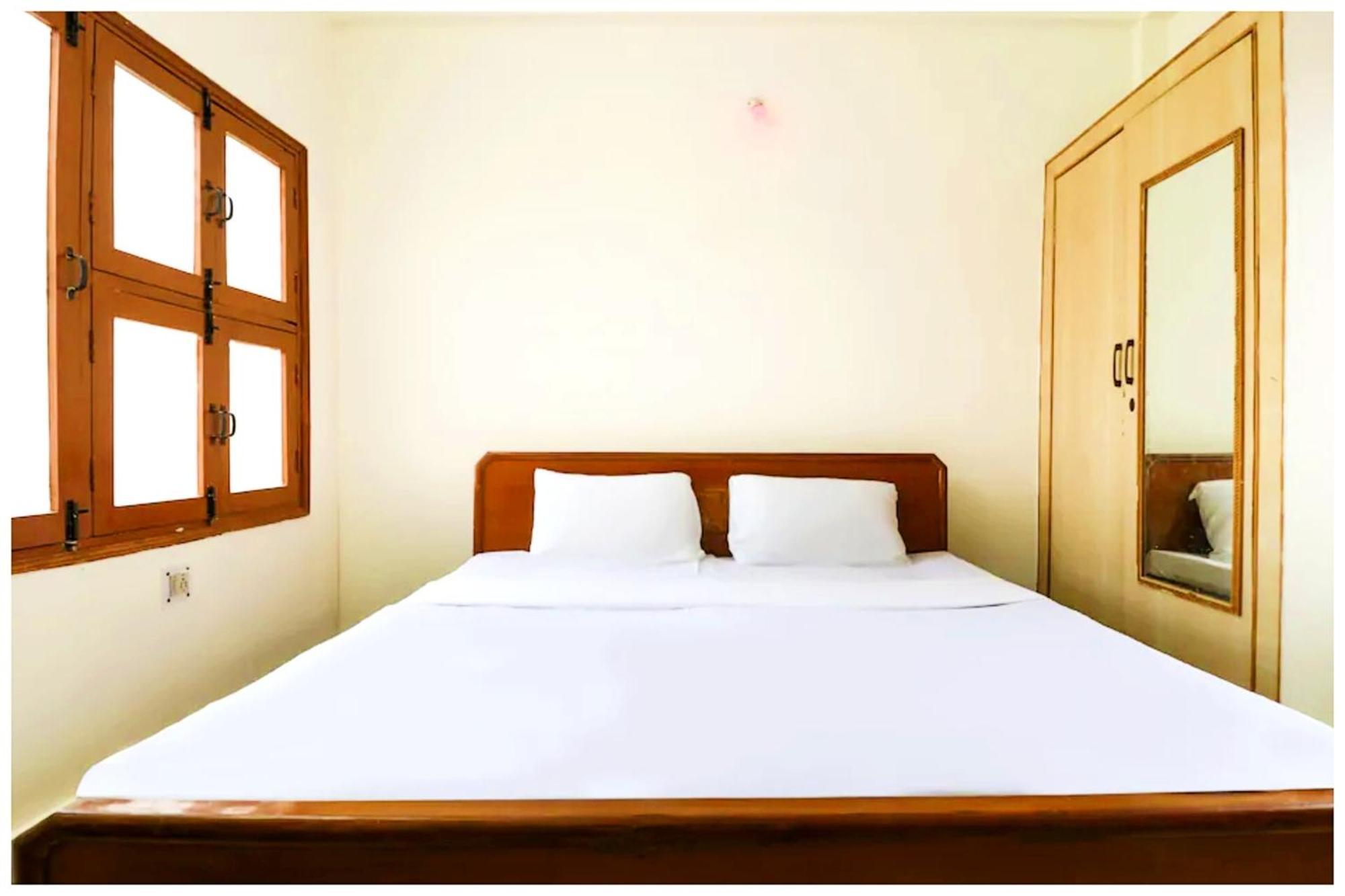 Hotel Bameshwari Location 3*