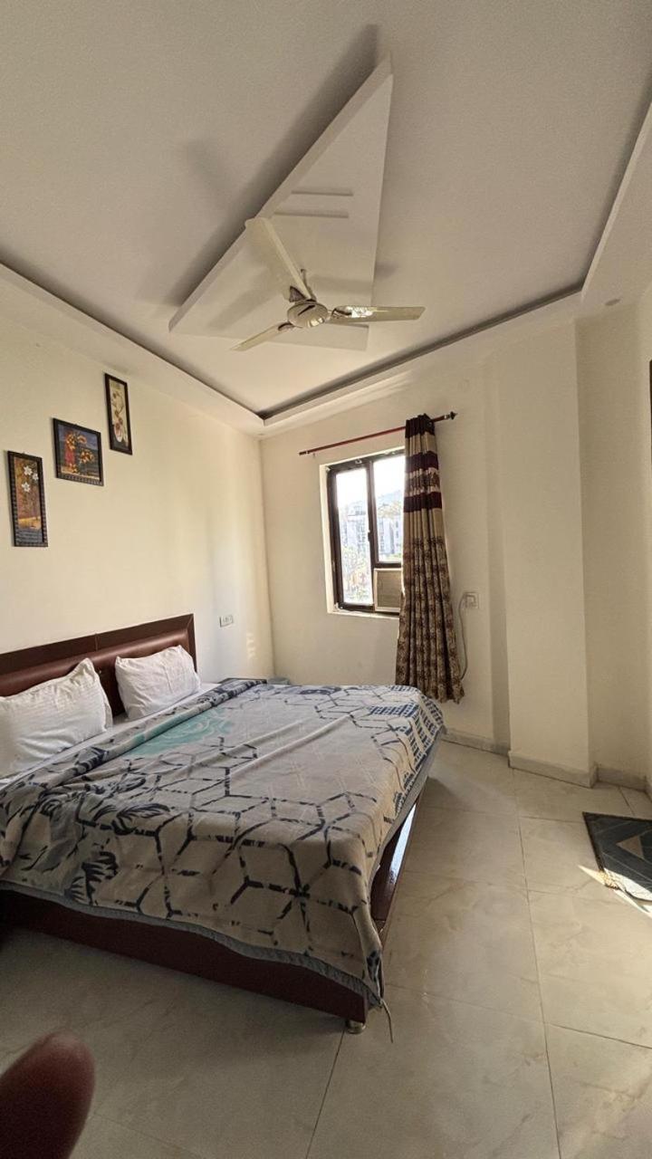 Vrindavan Hari 3*