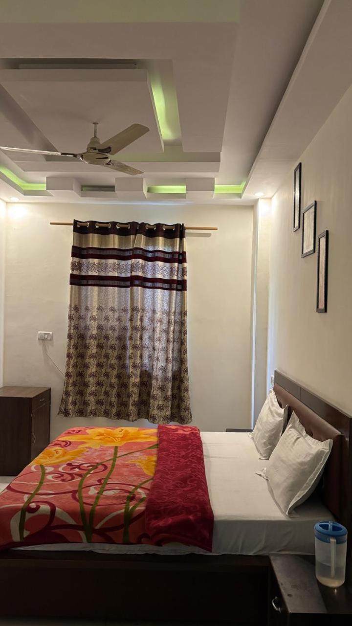 Vrindavan Hari 3*