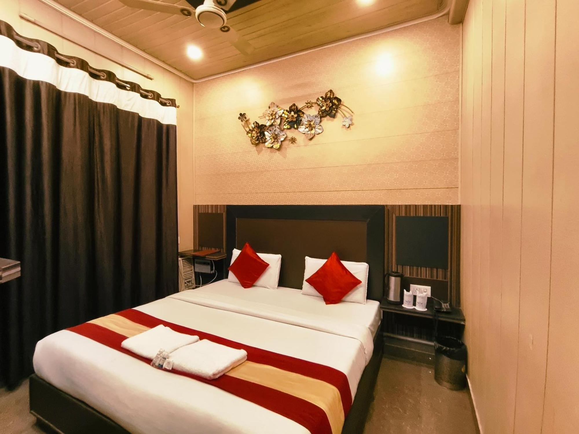 Hotel Pardesi,har Ki Pauri Road 2*
