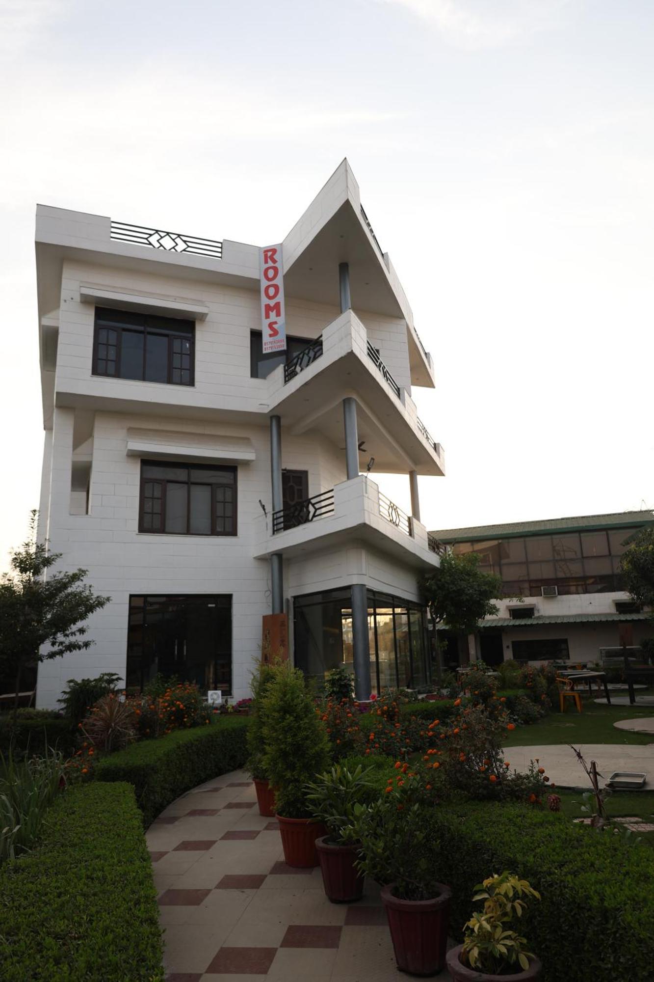 Riverview Hotel 4*