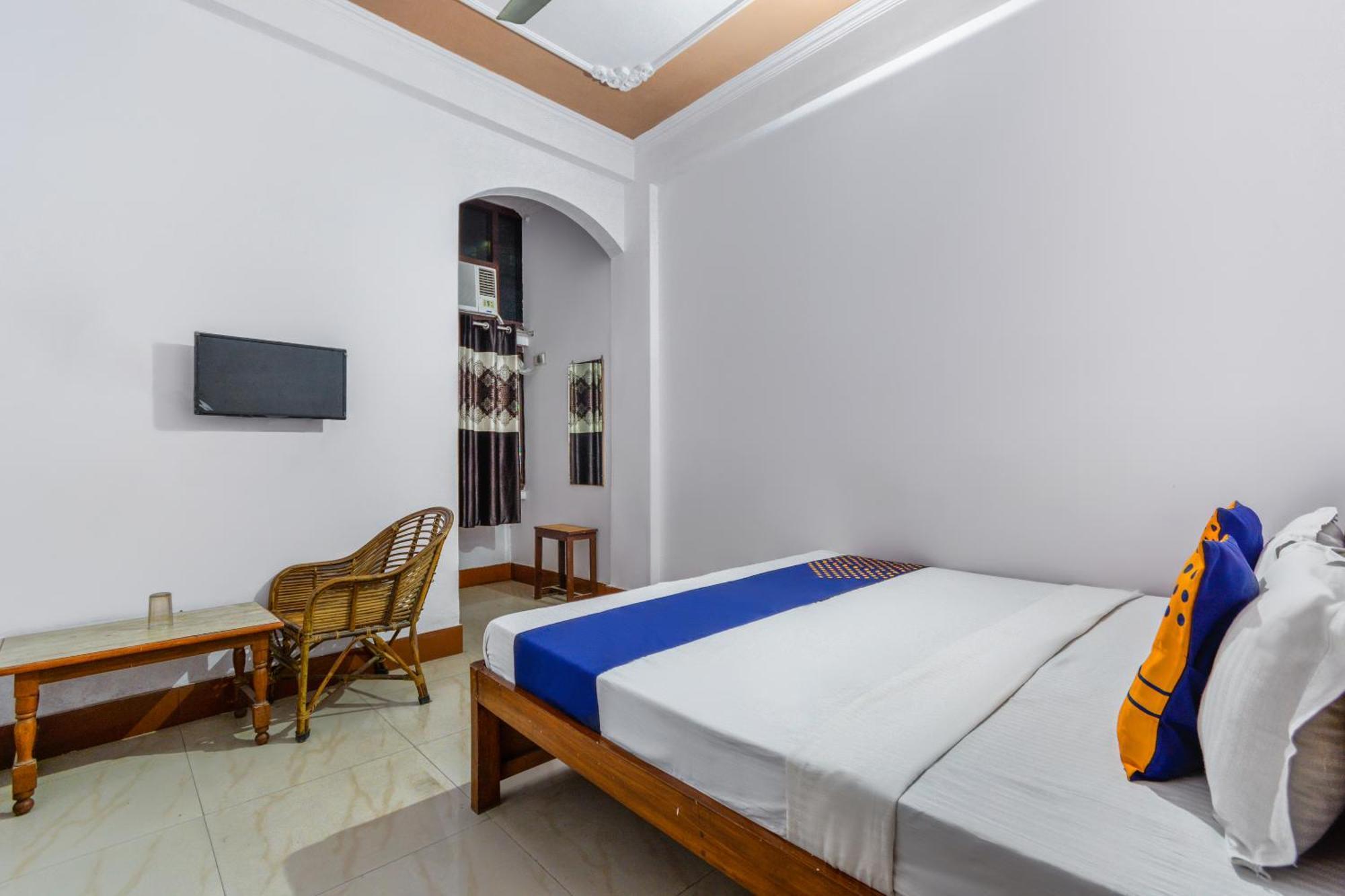 O Radhika Hotel