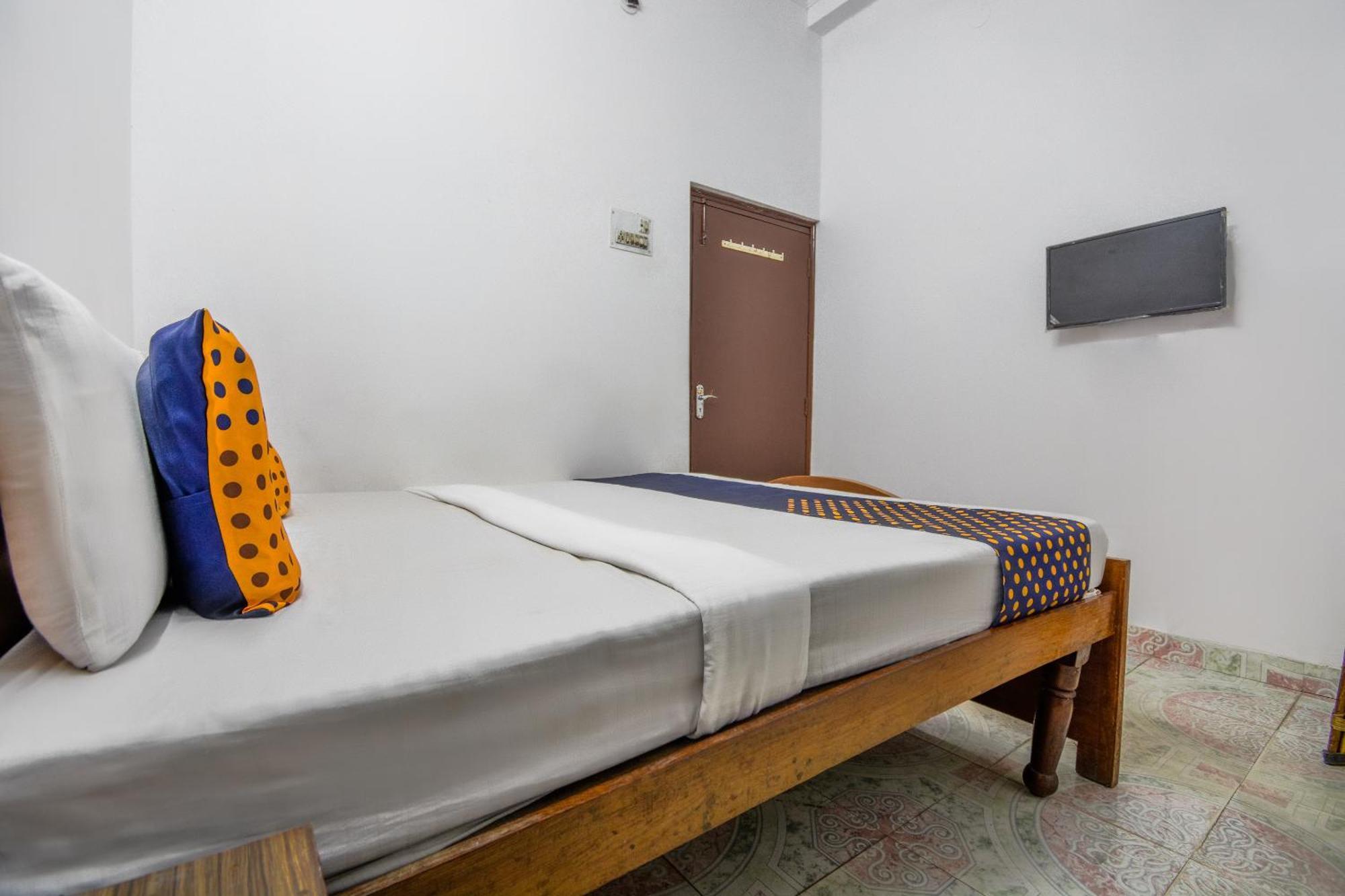O Radhika Hotel *