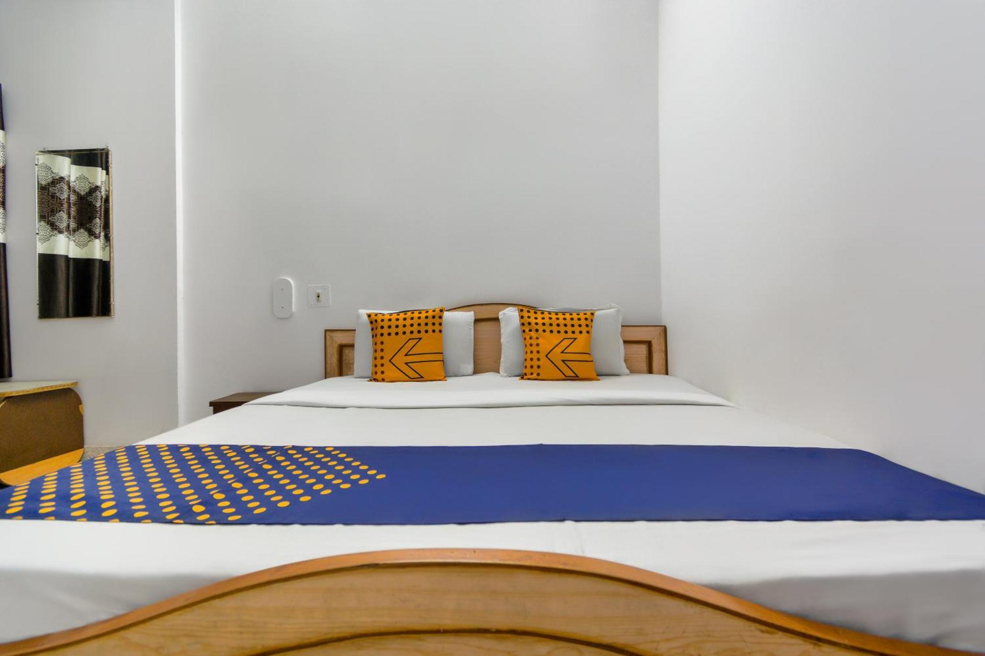 O Radhika Hotel *