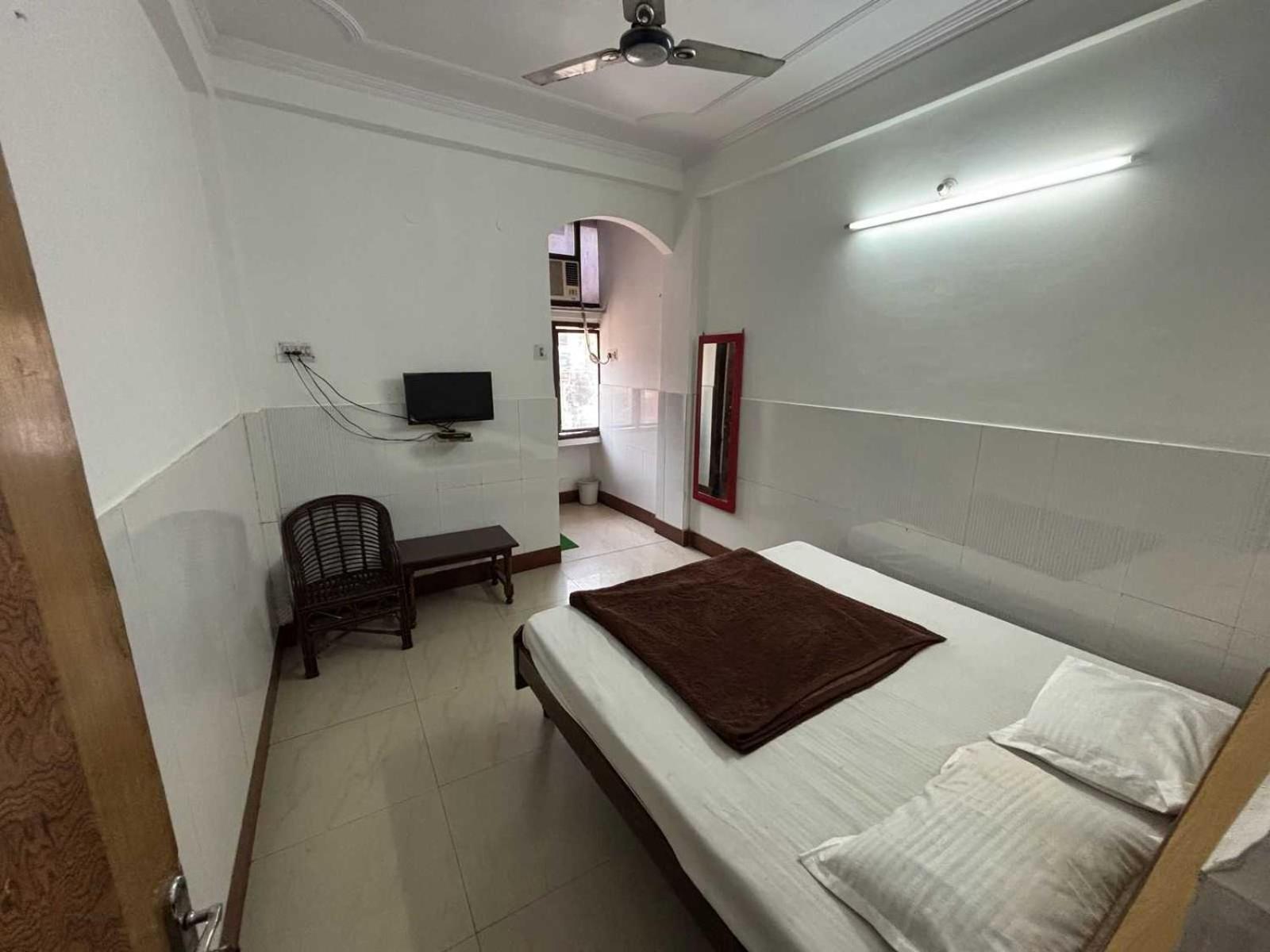 O Radhika Hotel *