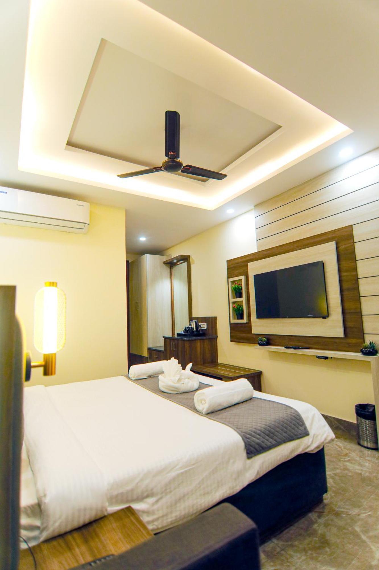 Paarth Grand Hotel 3*