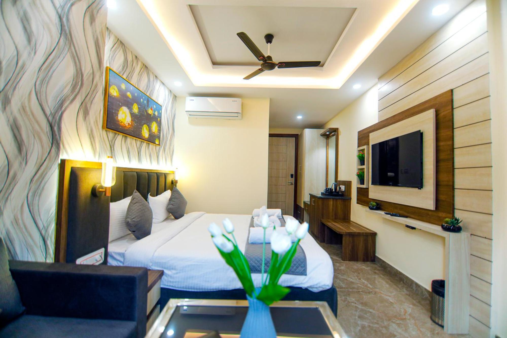 Paarth Grand 3*
