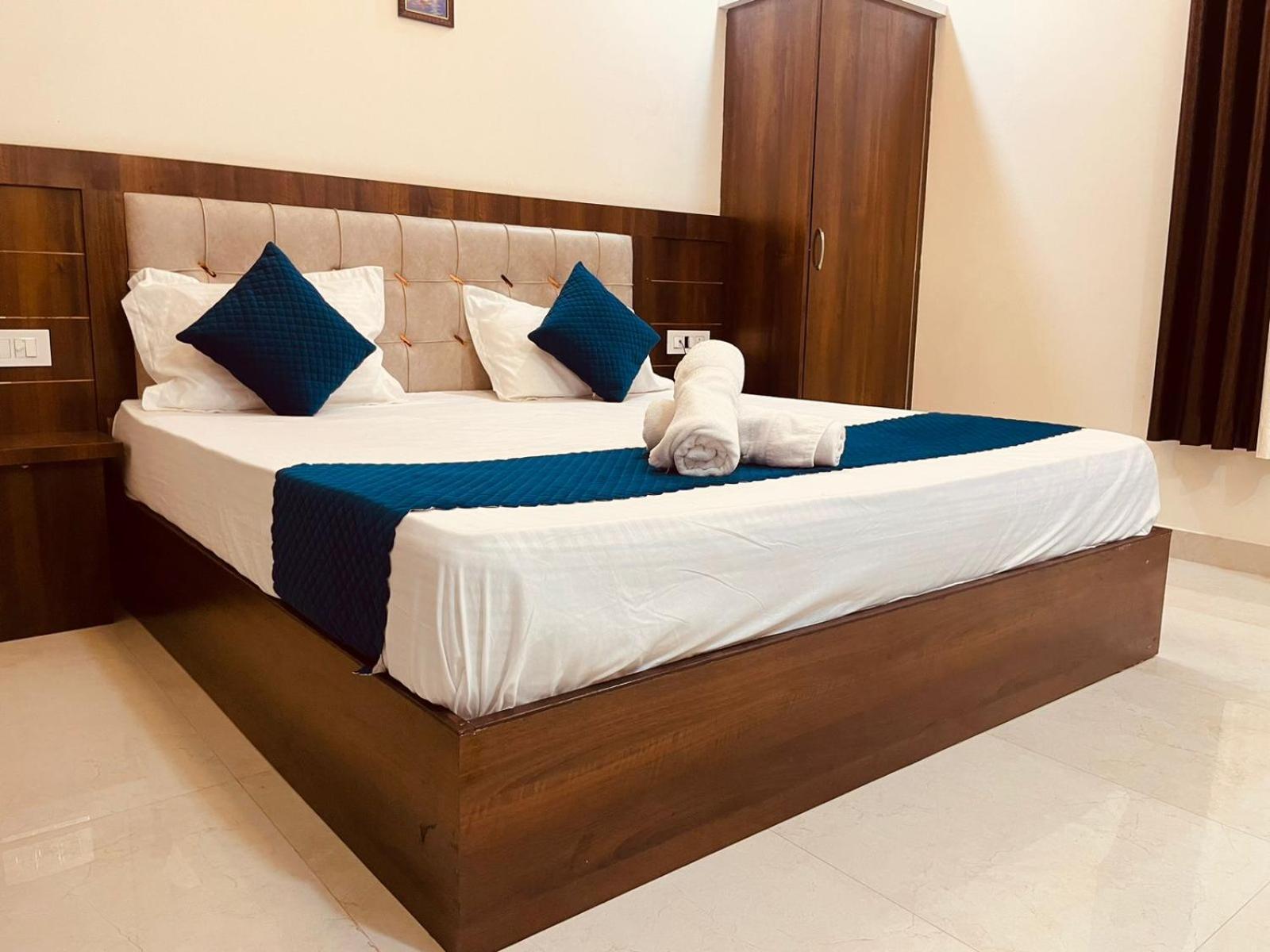 The Divine Ganga - Perfect Family In Hotel