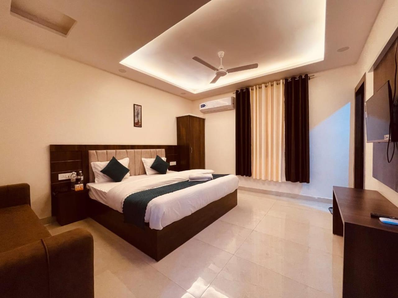 The Divine Ganga - Perfect Family In Hotel Haridwar